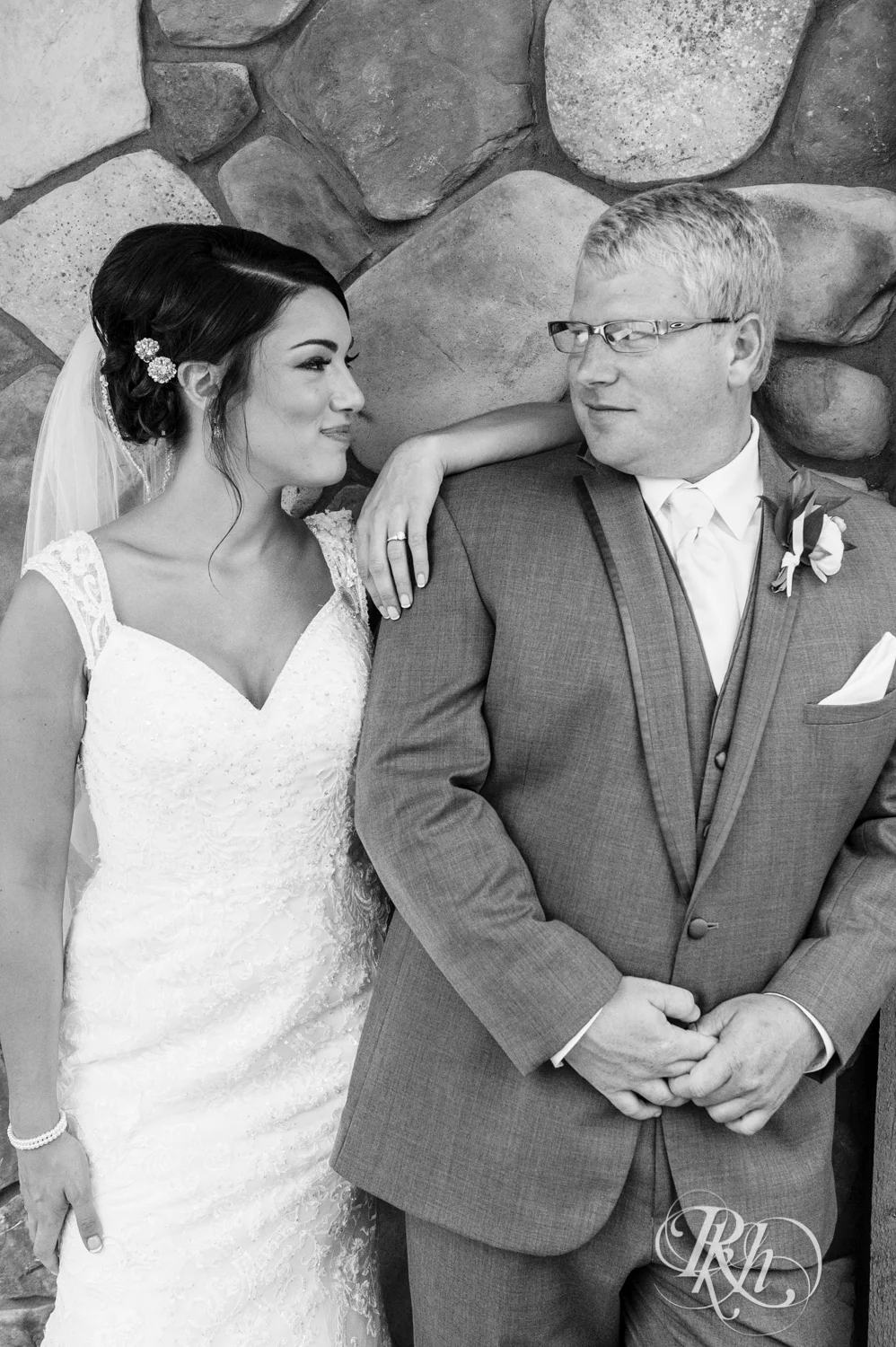 Chelsey and Erik - Minnesota Wedding Photogrpahy - Creekside Farm - RKH Images - Blog (56 of 88).jpg