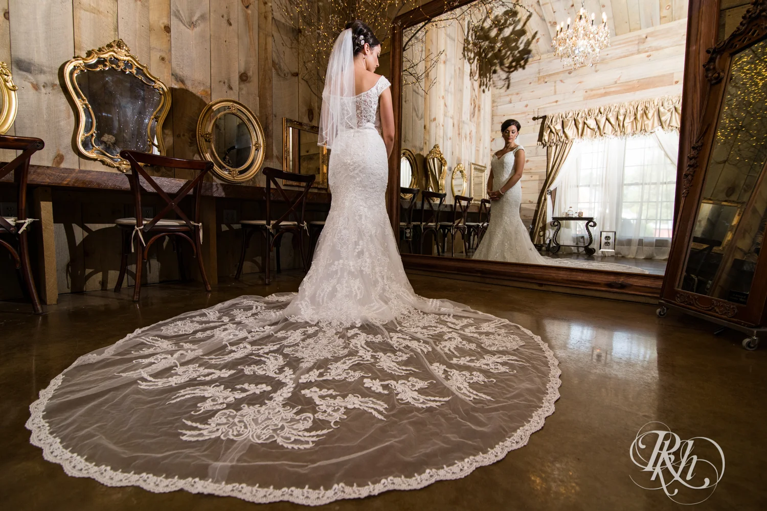 Chelsey and Erik - Minnesota Wedding Photogrpahy - Creekside Farm - RKH Images - Blog (60 of 88).jpg