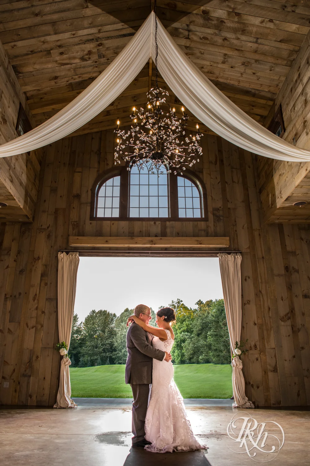 Chelsey and Erik - Minnesota Wedding Photogrpahy - Creekside Farm - RKH Images - Blog (73 of 88).jpg