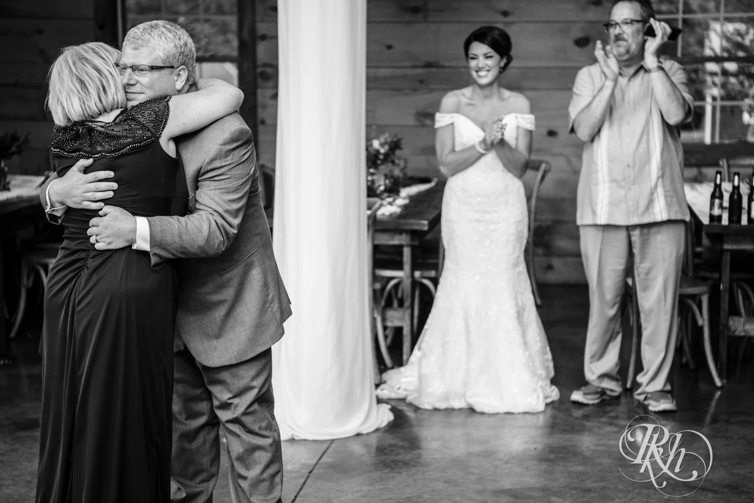 Chelsey and Erik - Minnesota Wedding Photogrpahy - Creekside Farm - RKH Images - Blog (75 of 88).jpg