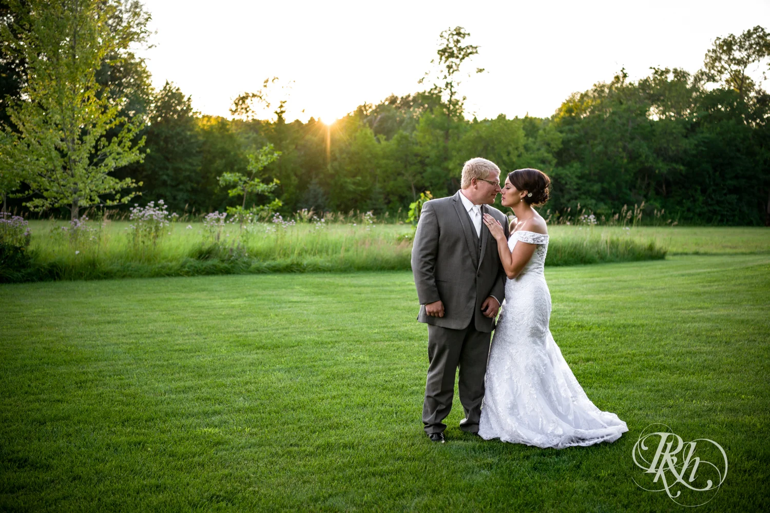 Chelsey and Erik - Minnesota Wedding Photogrpahy - Creekside Farm - RKH Images - Blog (85 of 88).jpg