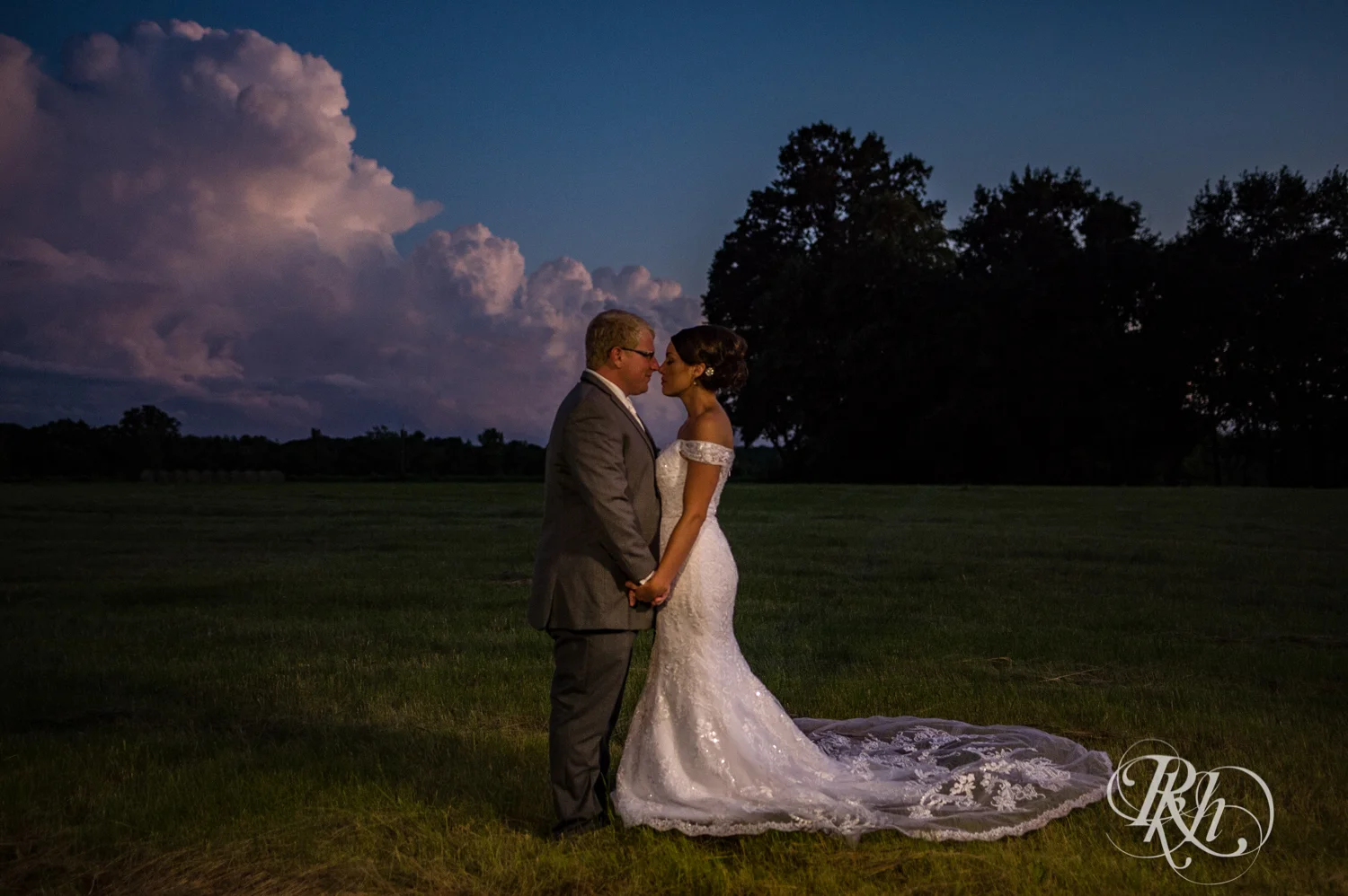 Chelsey and Erik - Minnesota Wedding Photogrpahy - Creekside Farm - RKH Images - Blog (88 of 88).jpg