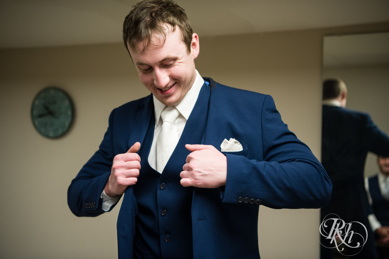 Makayla & Drew - Minnesota Wedding Photography - Country Inn Mankato - RKH Images - Blog (20 of 88).jpg