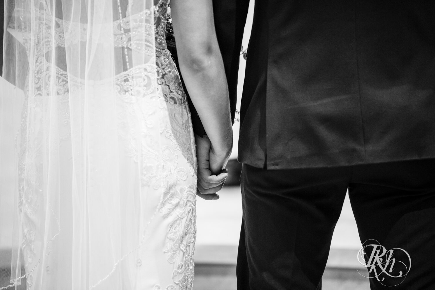Makayla & Drew - Minnesota Wedding Photography - Country Inn Mankato - RKH Images - Blog (43 of 88).jpg