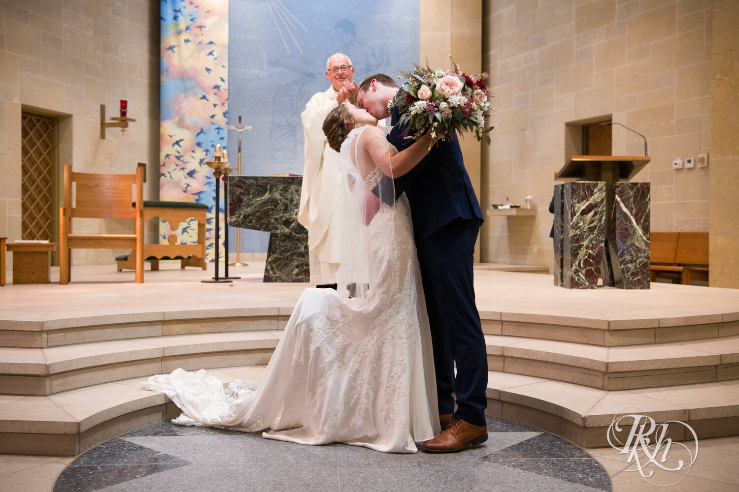 Makayla & Drew - Minnesota Wedding Photography - Country Inn Mankato - RKH Images - Blog (46 of 88).jpg
