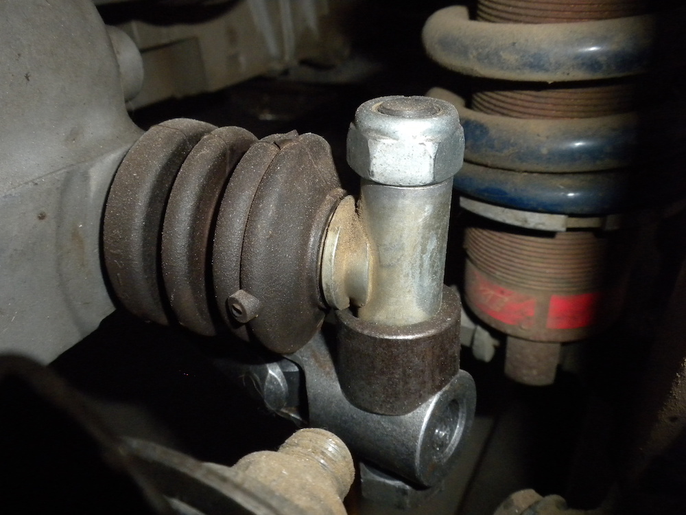 Shifter linkage connection to transmission.JPG