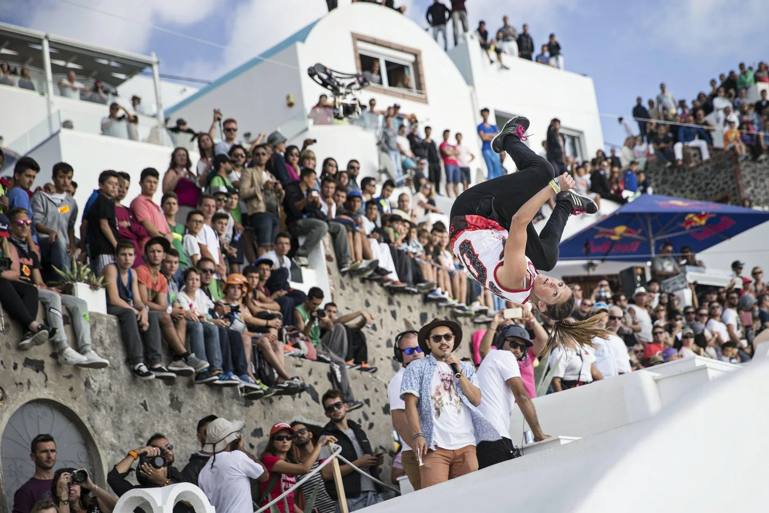 red-bull-art-of-motion-2014-luci-romberg-enjoys-the-view-flipping-downwards.jpg
