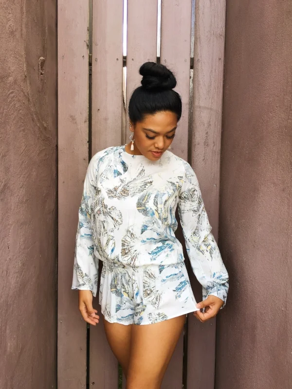 Are you one of the lucky ones and all leg? This ones for you! The shorter length shows off your long gams and the long sleeves is a play on the length of the shorts ;) 