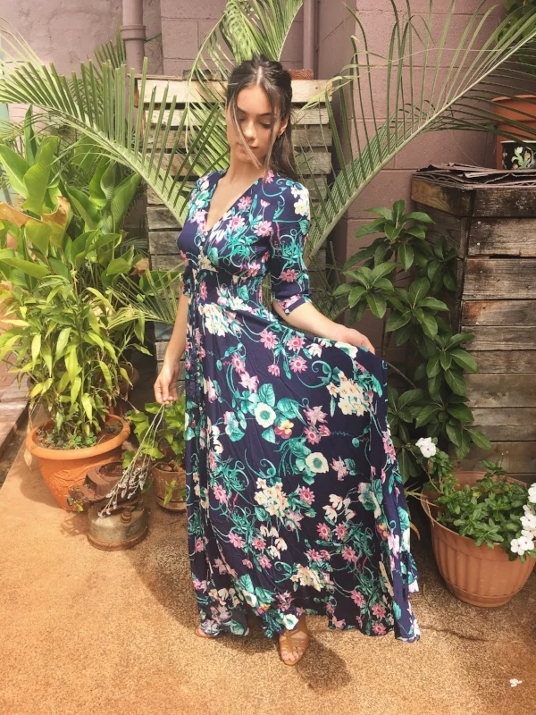 A 3/4 sleeve floral full maxi dress, a Fall staple!