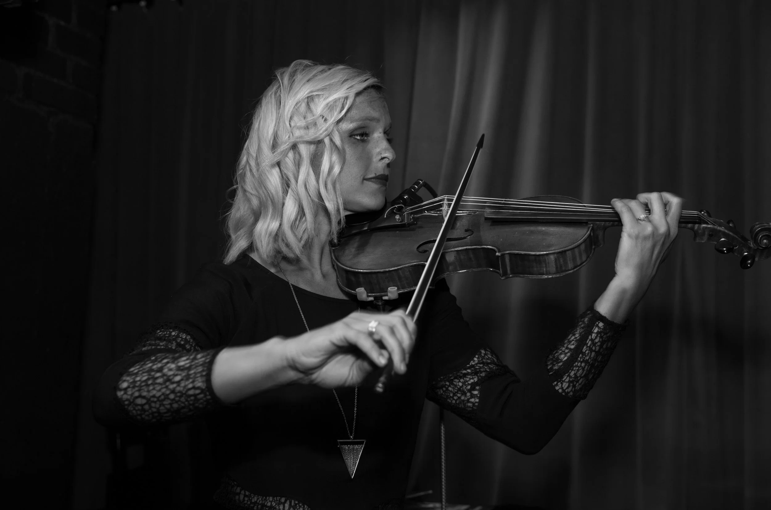 Shaina - 1-bw.jpg