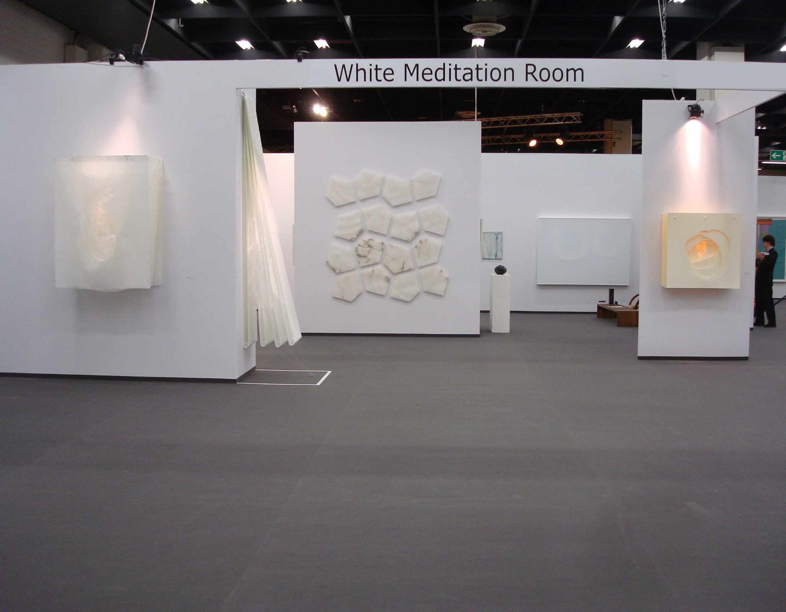 Ingresso dello stand White meditation room di Galleria Grossetti ad Art Cologne 2011.jpg