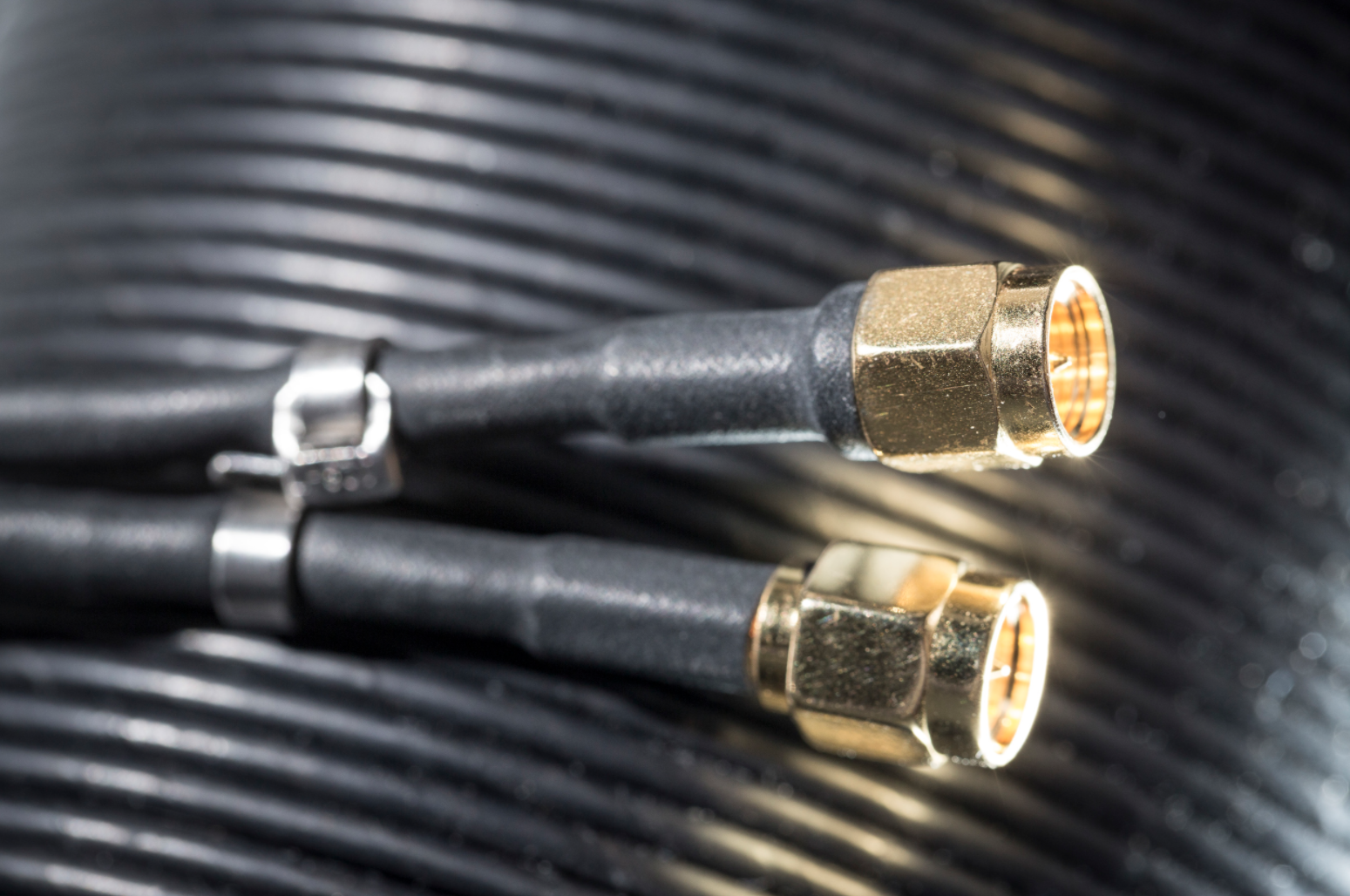 Veelo SHIELD reduced data cable weight 25–40%
