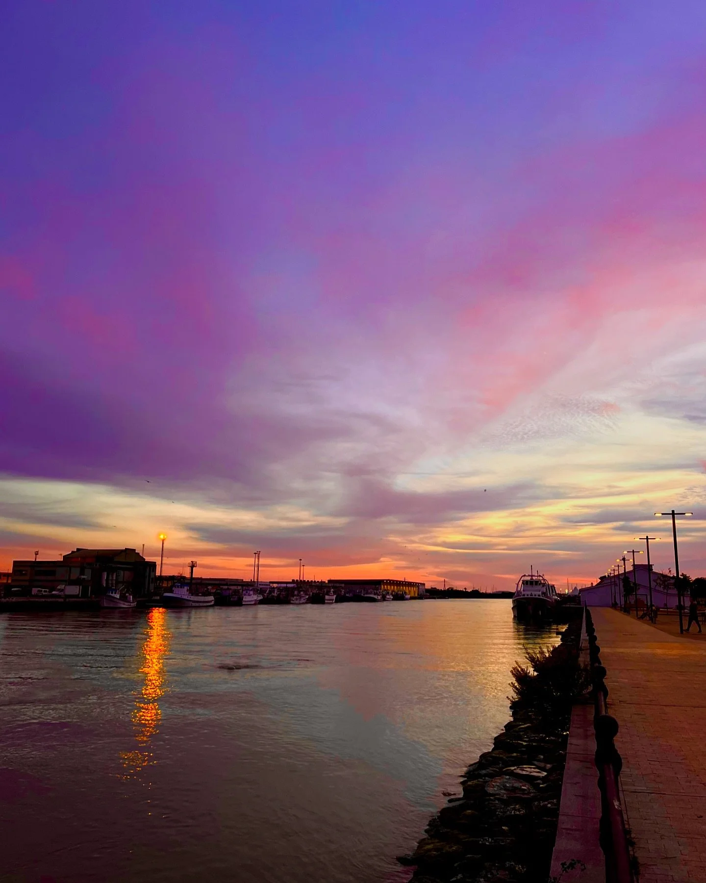 Precioso atardecer hoy sobre el #rio