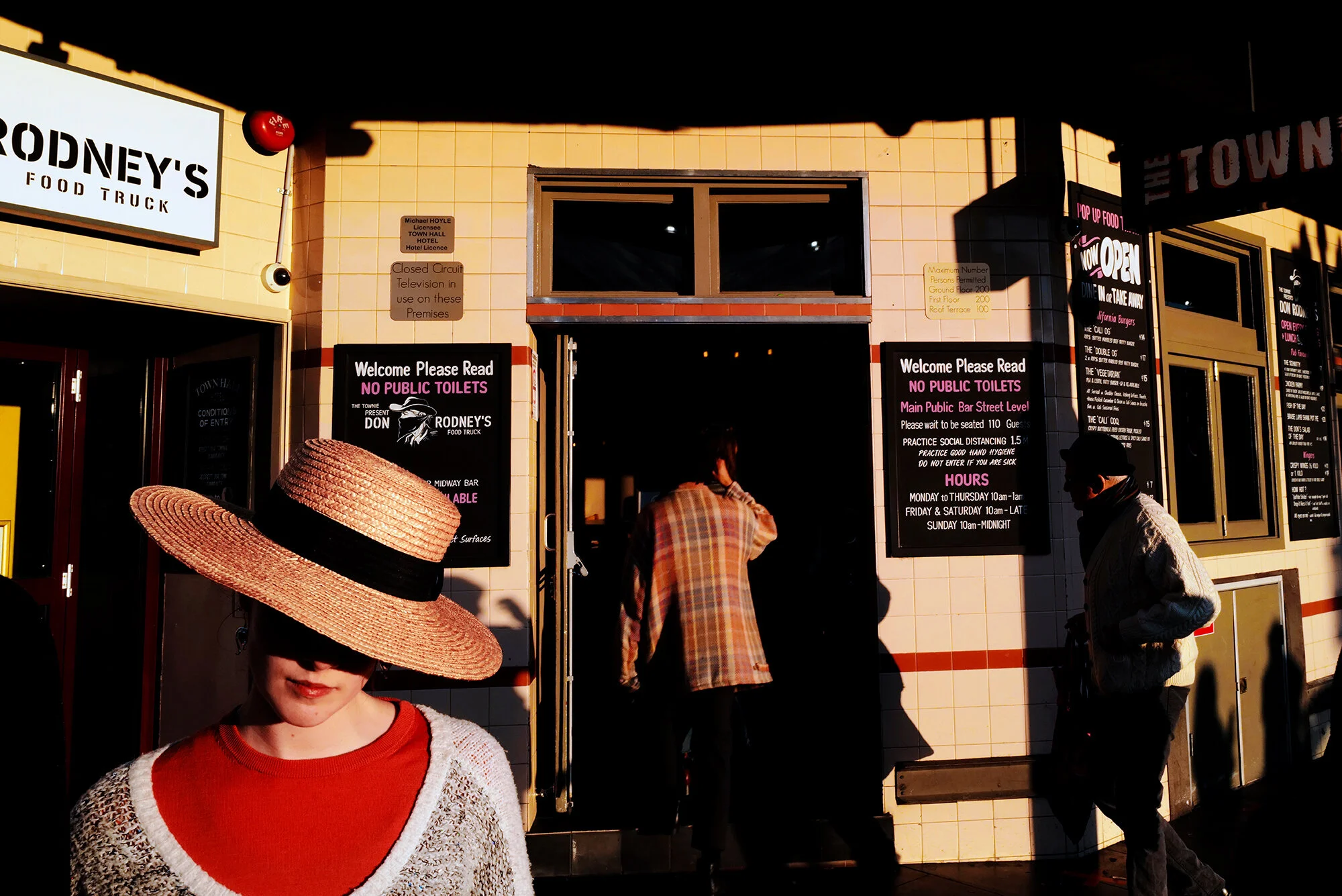 25_sam_ferris_in_visible_light_street_photography_sydney_australia.jpg