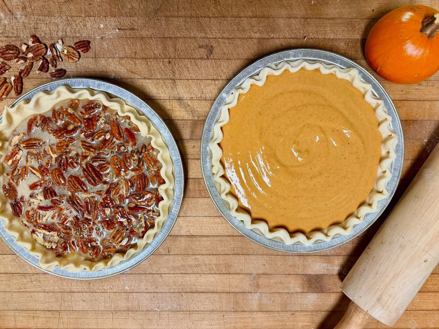 Don&rsquo;t stress about baking the perfect pie&hellip; let us bake it for you!🥧
Need a snack to keep your family going till turkey dinner? Our harvest muffins are the perfect snack!🥕 
Only ONE WEEK left to place thanksgiving orders! See our pinned