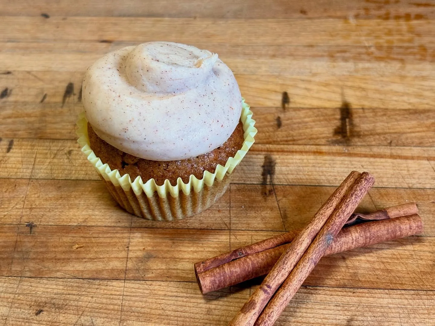 Not feeling pie this year? Not to worry! We have spice cupcakes, vegan pumpkin bars and gf espresso brownies. But hurry in and place an order before 11/12!🦃🍴🤎🧺