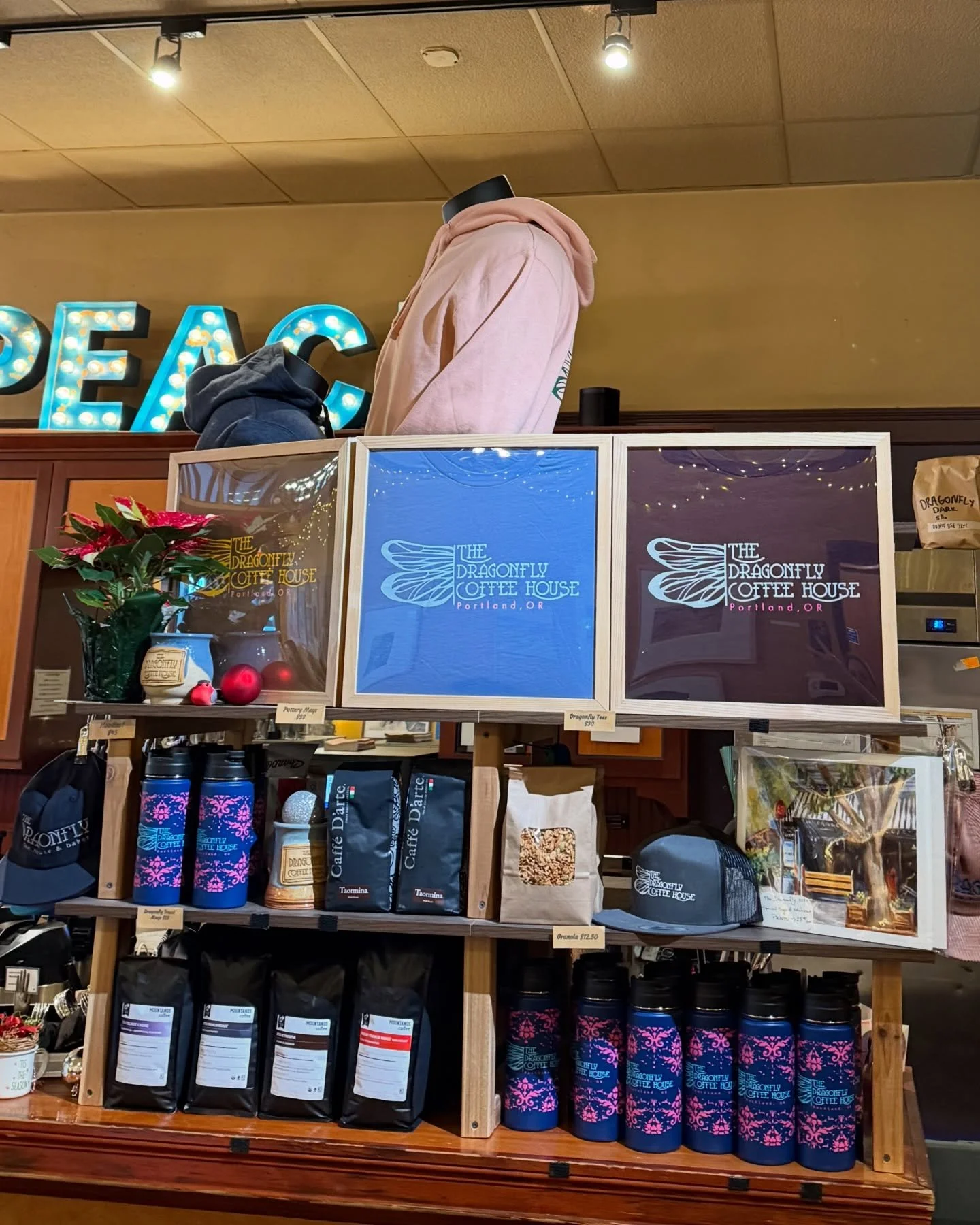 Got a Dragonfly Coffee lover in your life? Gift them some of our ✨new✨merch or a coffee on you with a gift card! One of our bakers Carolina is selling her handcrafted jewelry as well! Link in bio for our online store!🔗
#shopsmall #smallbusinesssatur