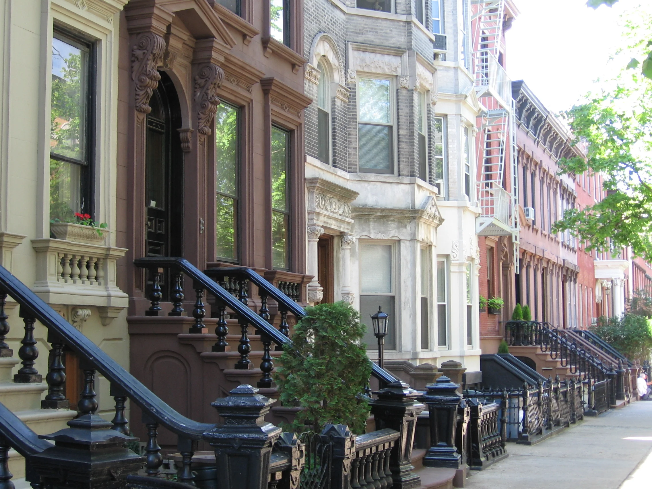 Greenpoint_Houses.JPG