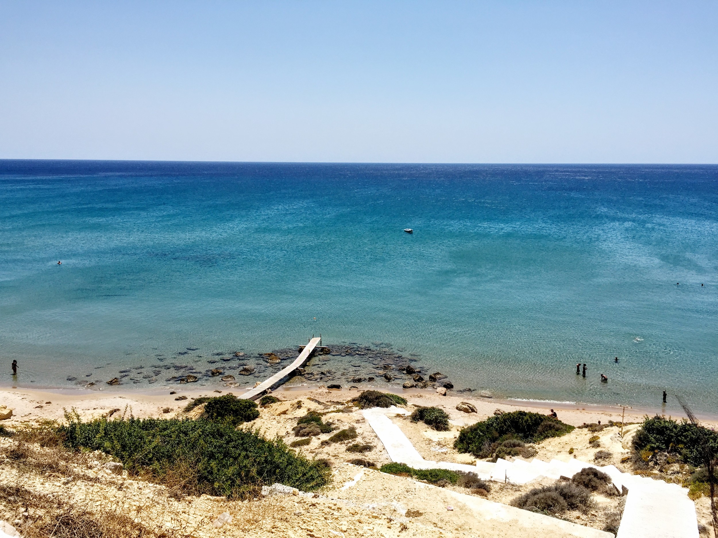 Around the Xylokeratia bay