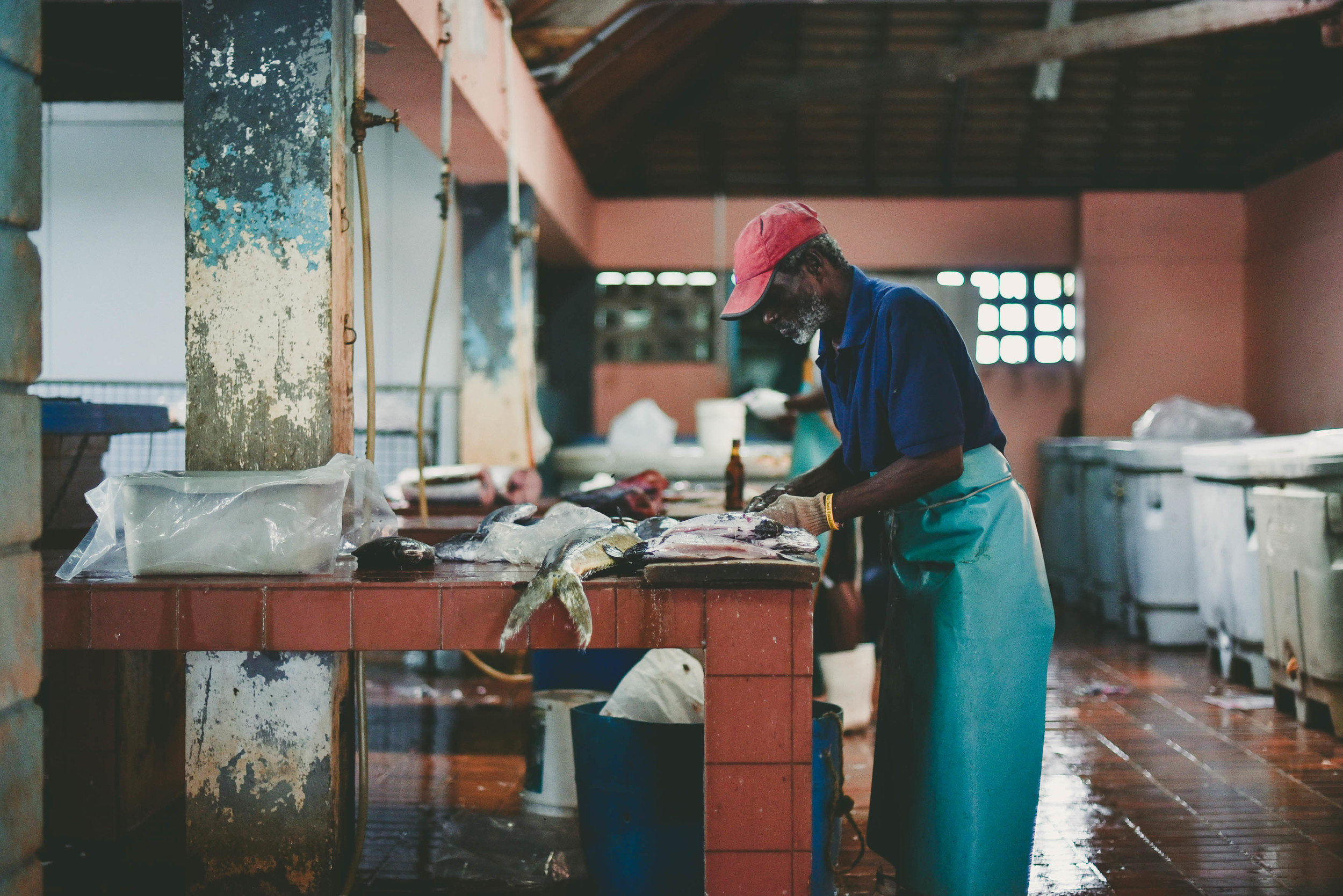 The fishing village of Oistins is a place featuring soca, reggae, pop and country music, vendors selling barbecued fish and plenty mobs