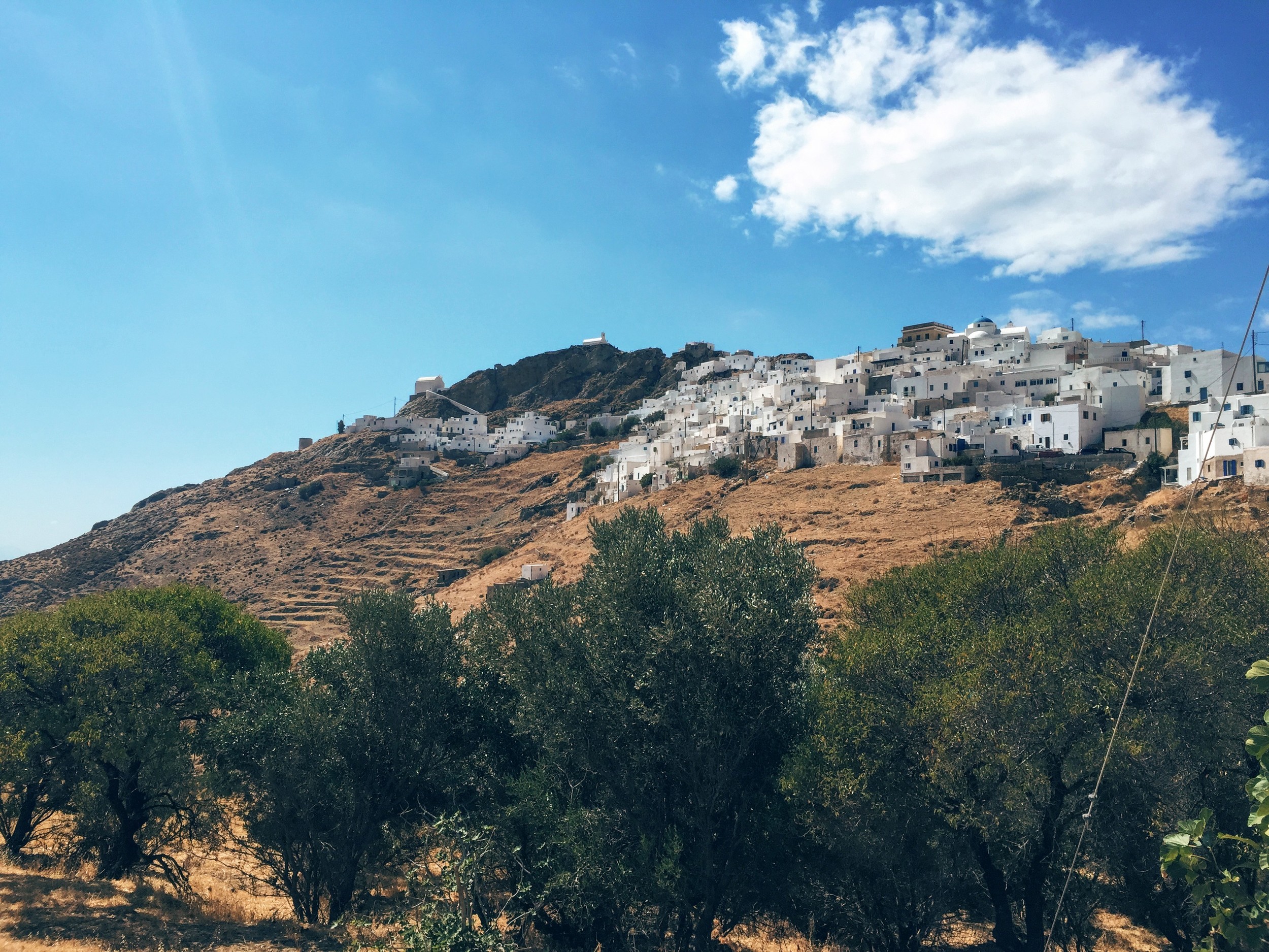 Serifos Chora sitting atop a hill, 10mins away from the harbour