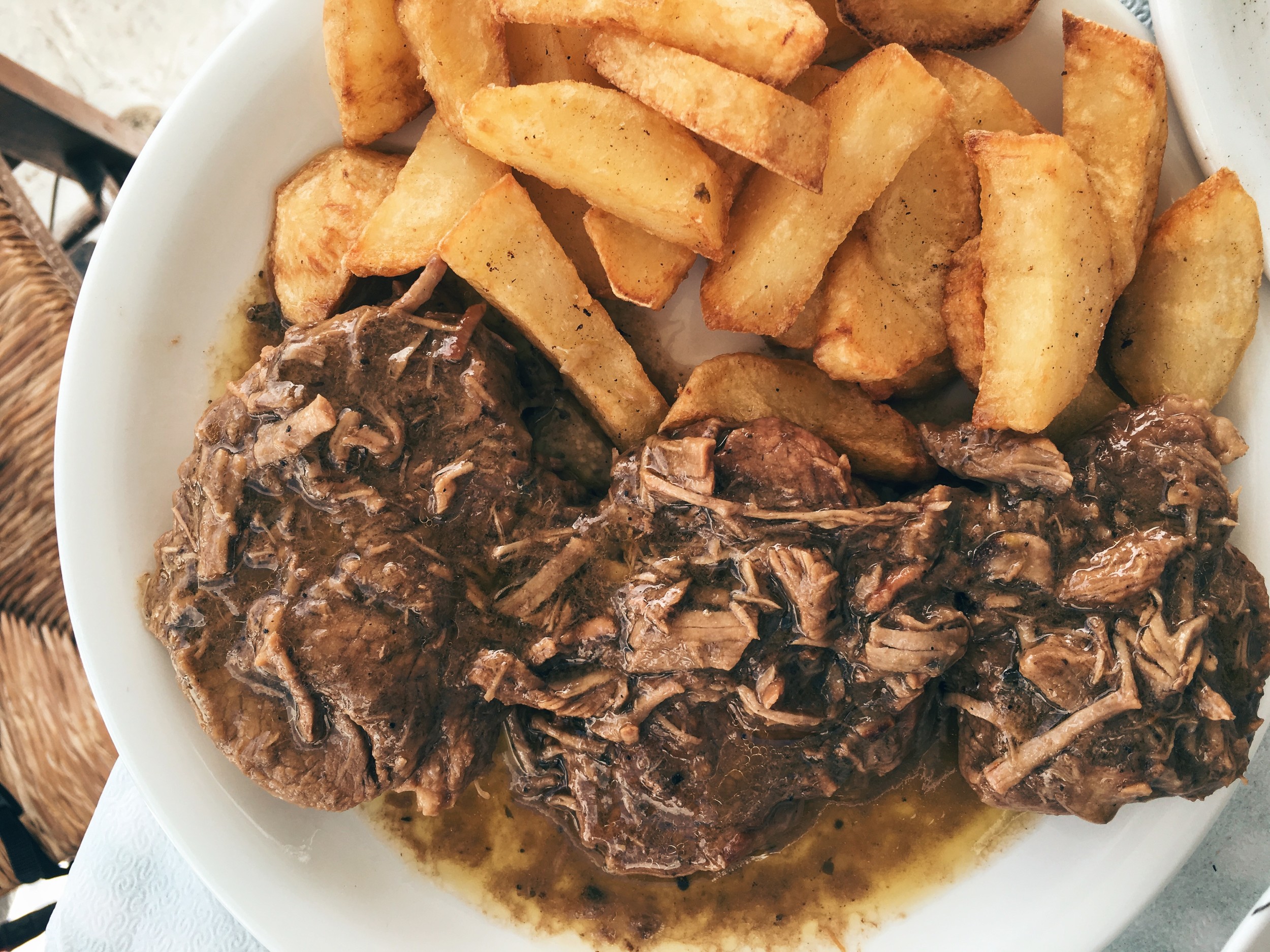 Traditional veal slow-cooked in the pot, served with thick-cut fried potatoes