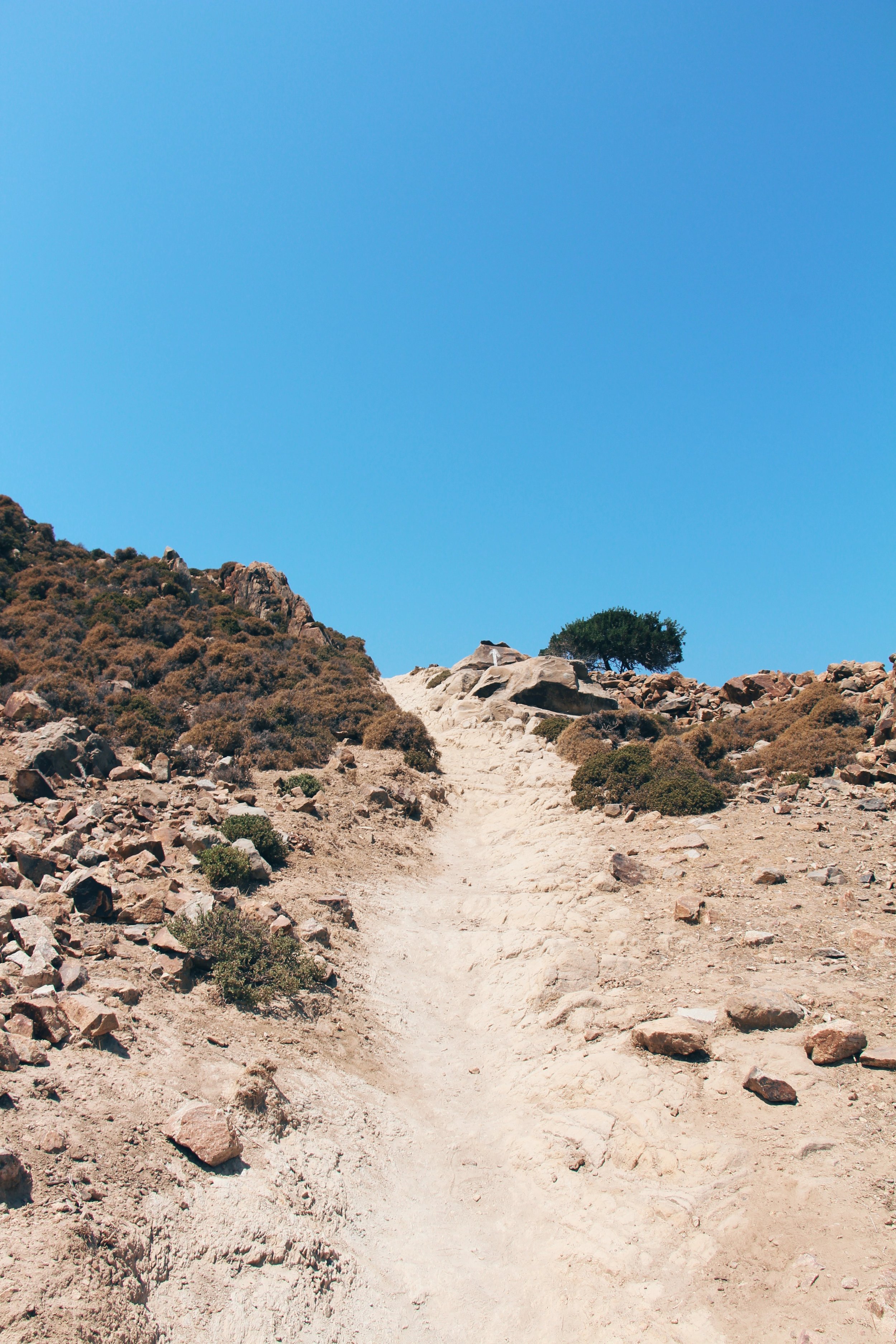 Here starts the 20min uphill journey to Psili Ammos beach