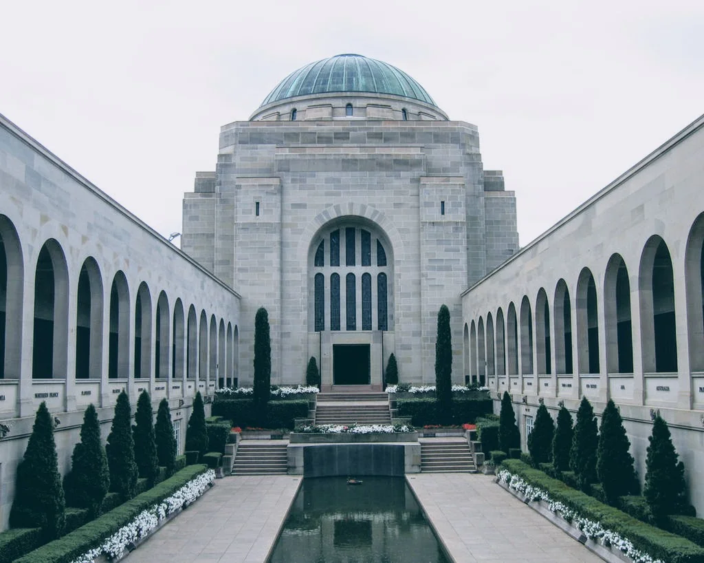 Images by John Torres, Source: https://commons.wikimedia.org/wiki/File:War_memorial_01.jpg