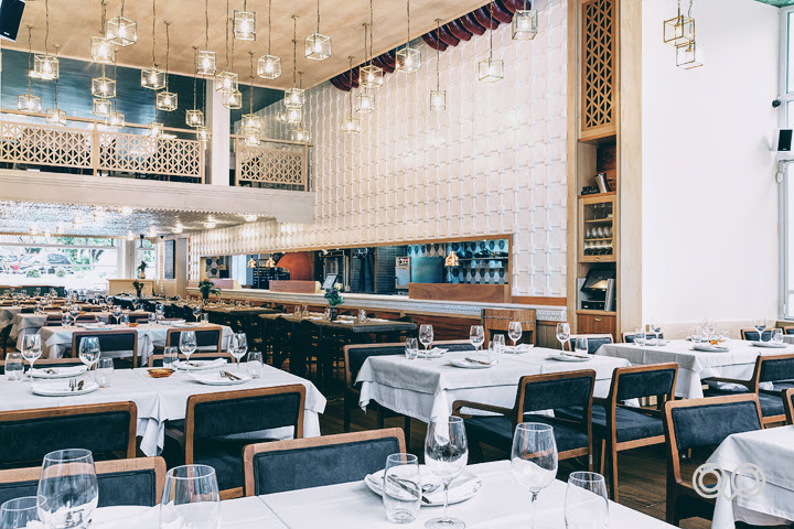 Spacious ambience in a white tablecloth environment