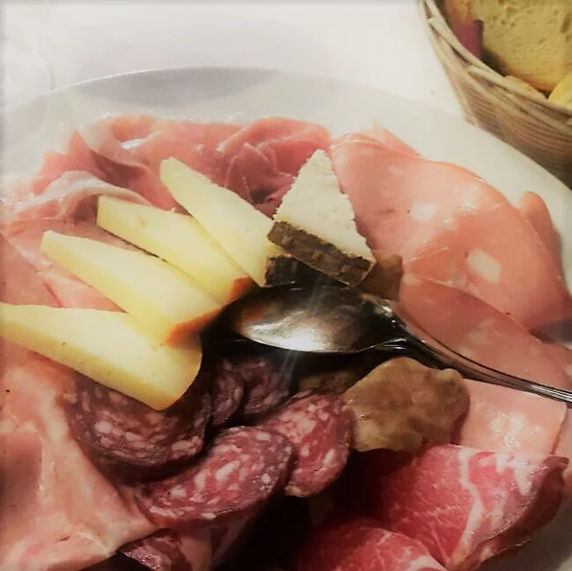 Bolognese aperitivo.jpg