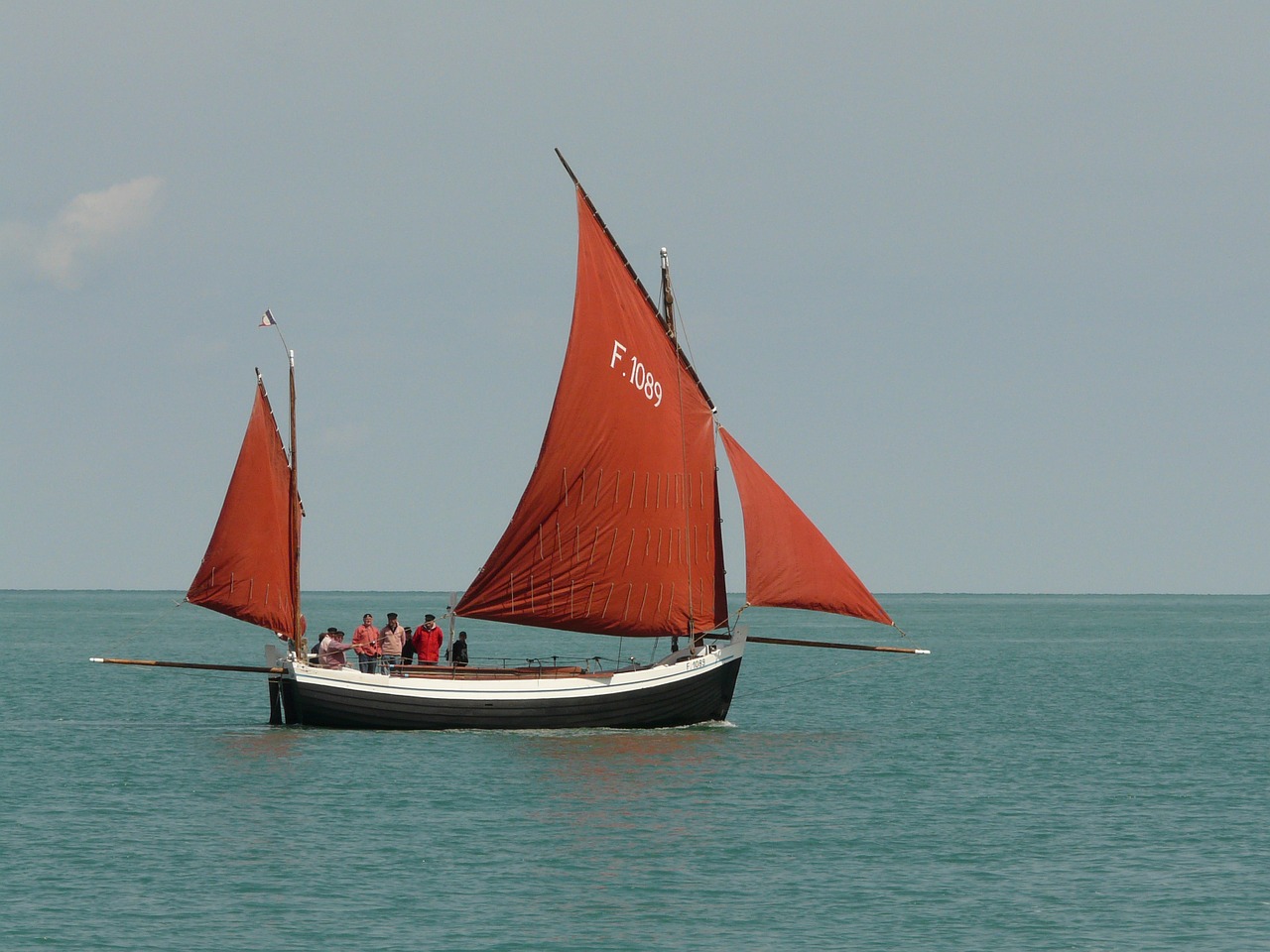 Sailing boat, by bigfoot / Source: Pixabay