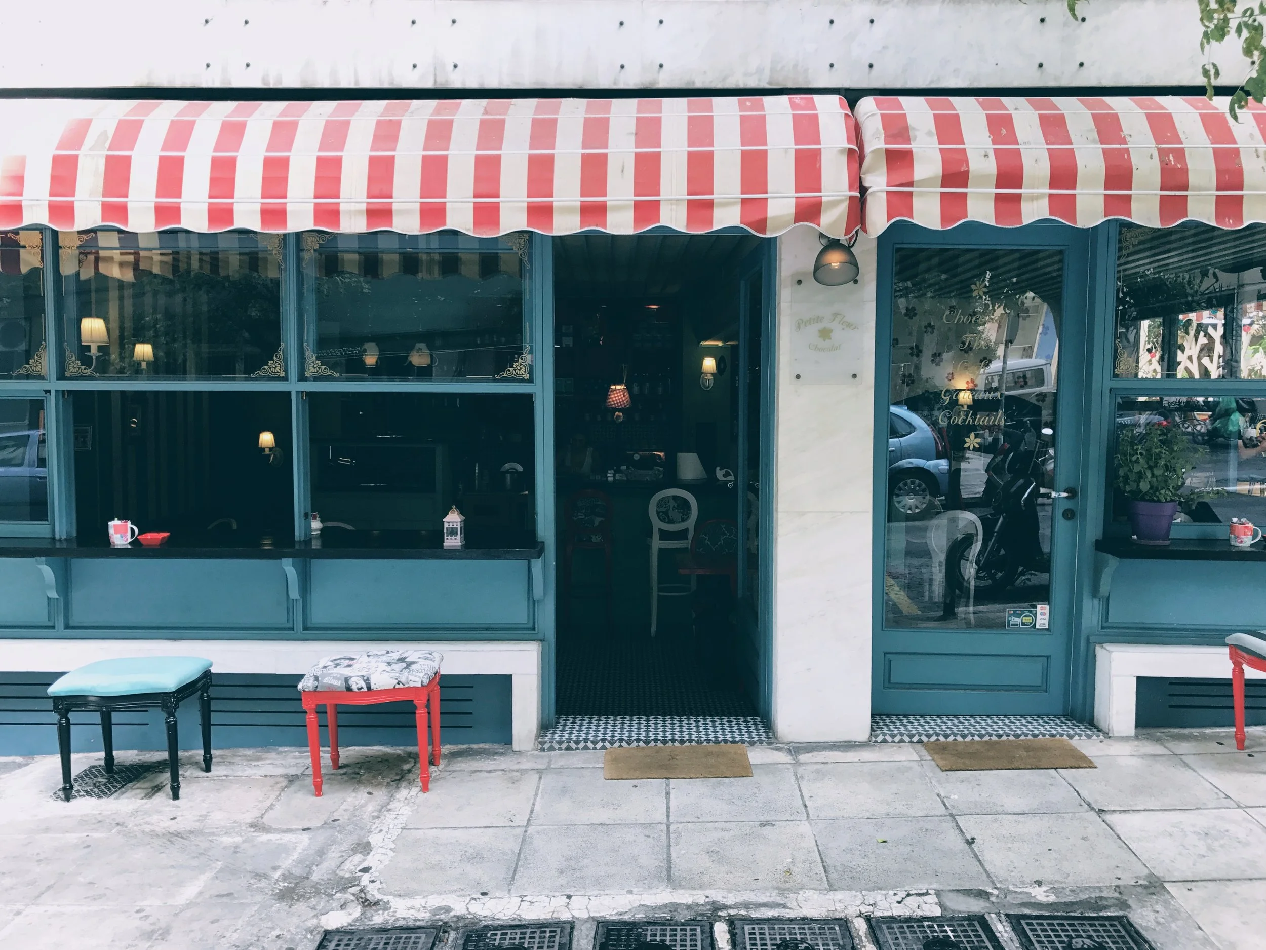 Petit Fleur café, also offering a nice garden by Proskopon square