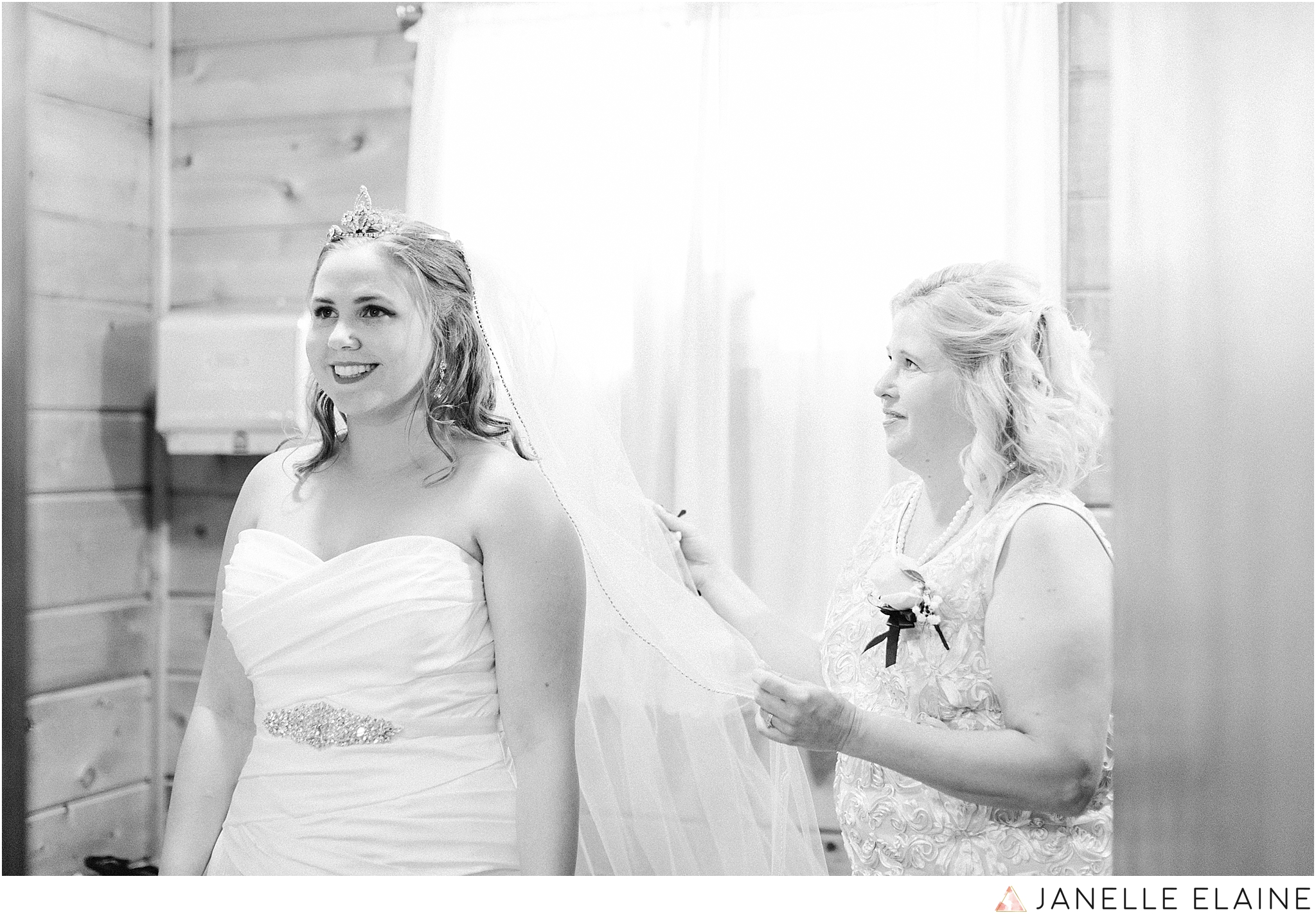 jenessa and mike-janelle elaine photography-white city beach wedding-10.jpg