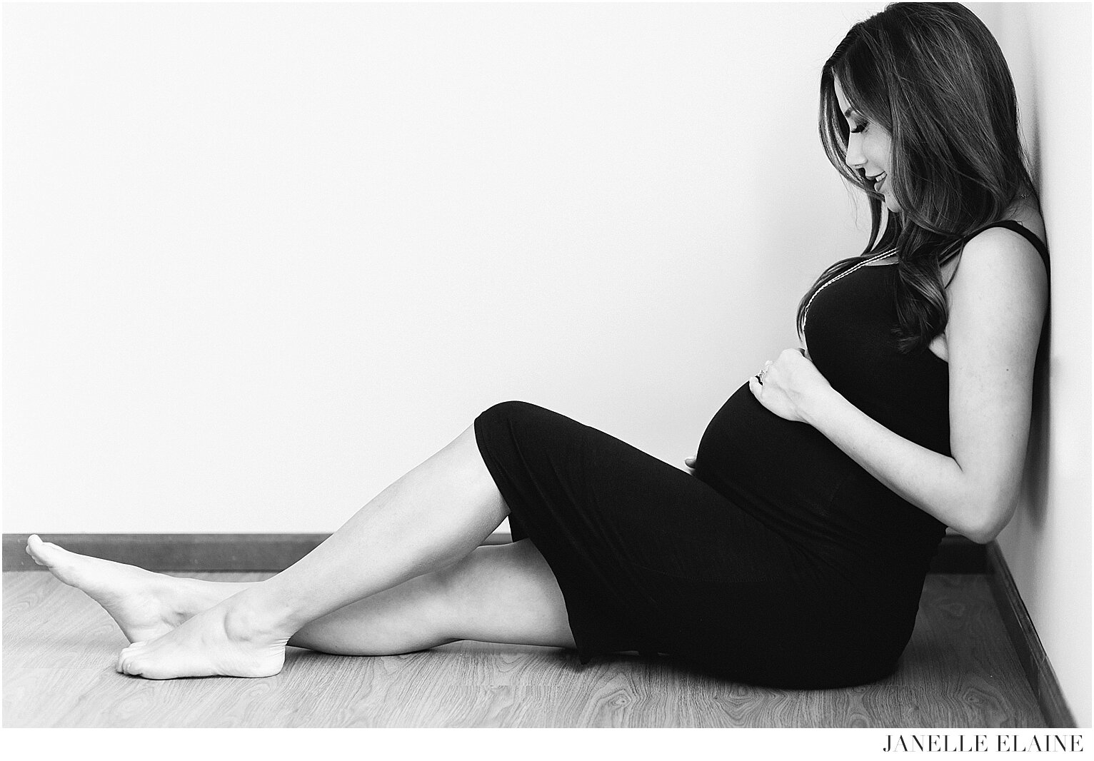 nikki-calen-johnson-maternity-portraits-janelle elaine photography-washington-13.jpg