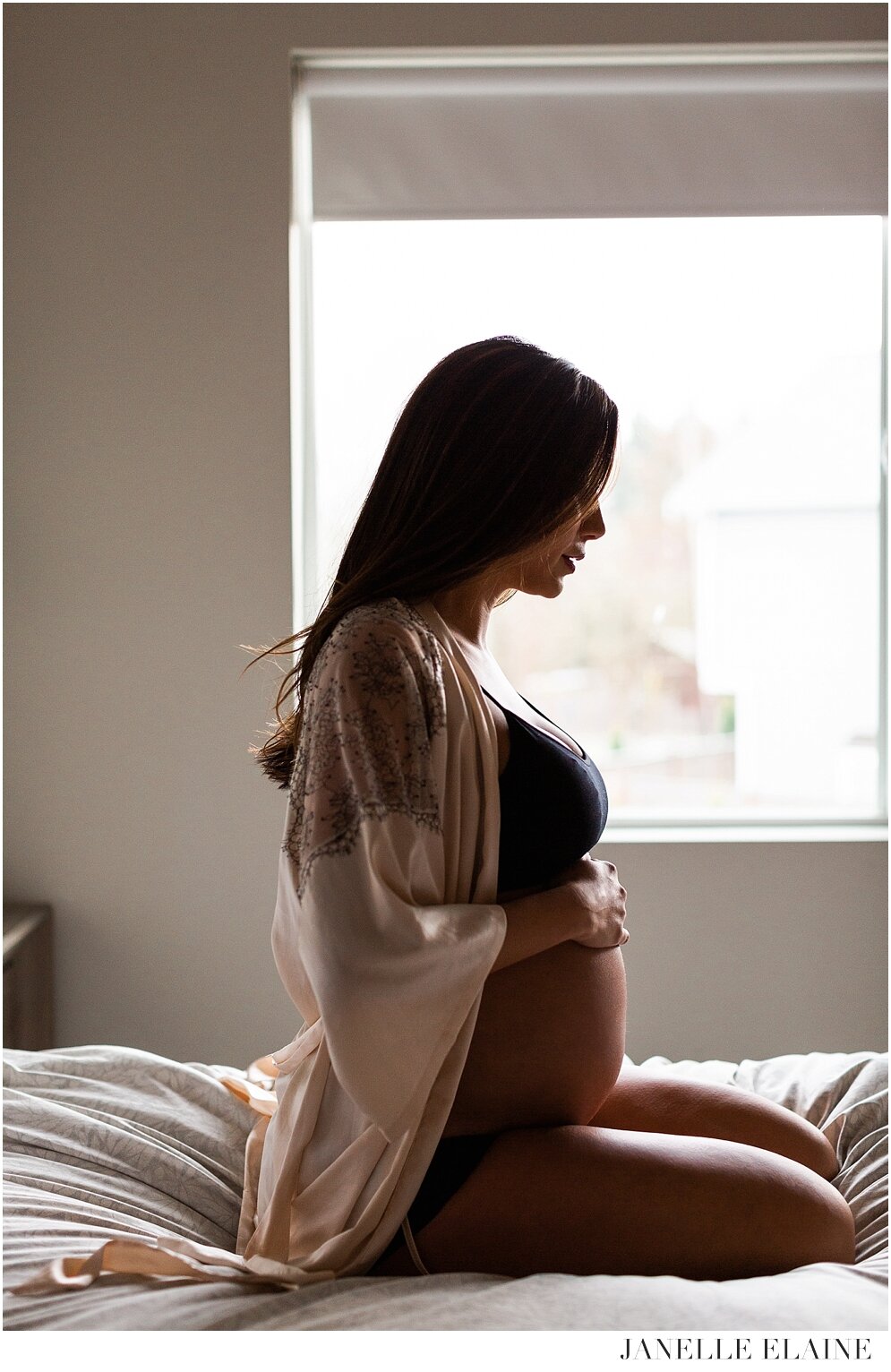 nikki-calen-johnson-maternity-portraits-janelle elaine photography-washington-20.jpg