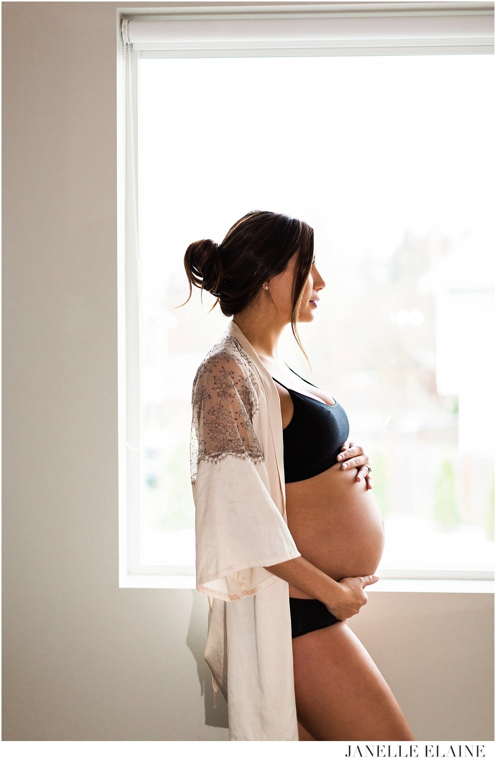 nikki-calen-johnson-maternity-portraits-janelle elaine photography-washington-22.jpg