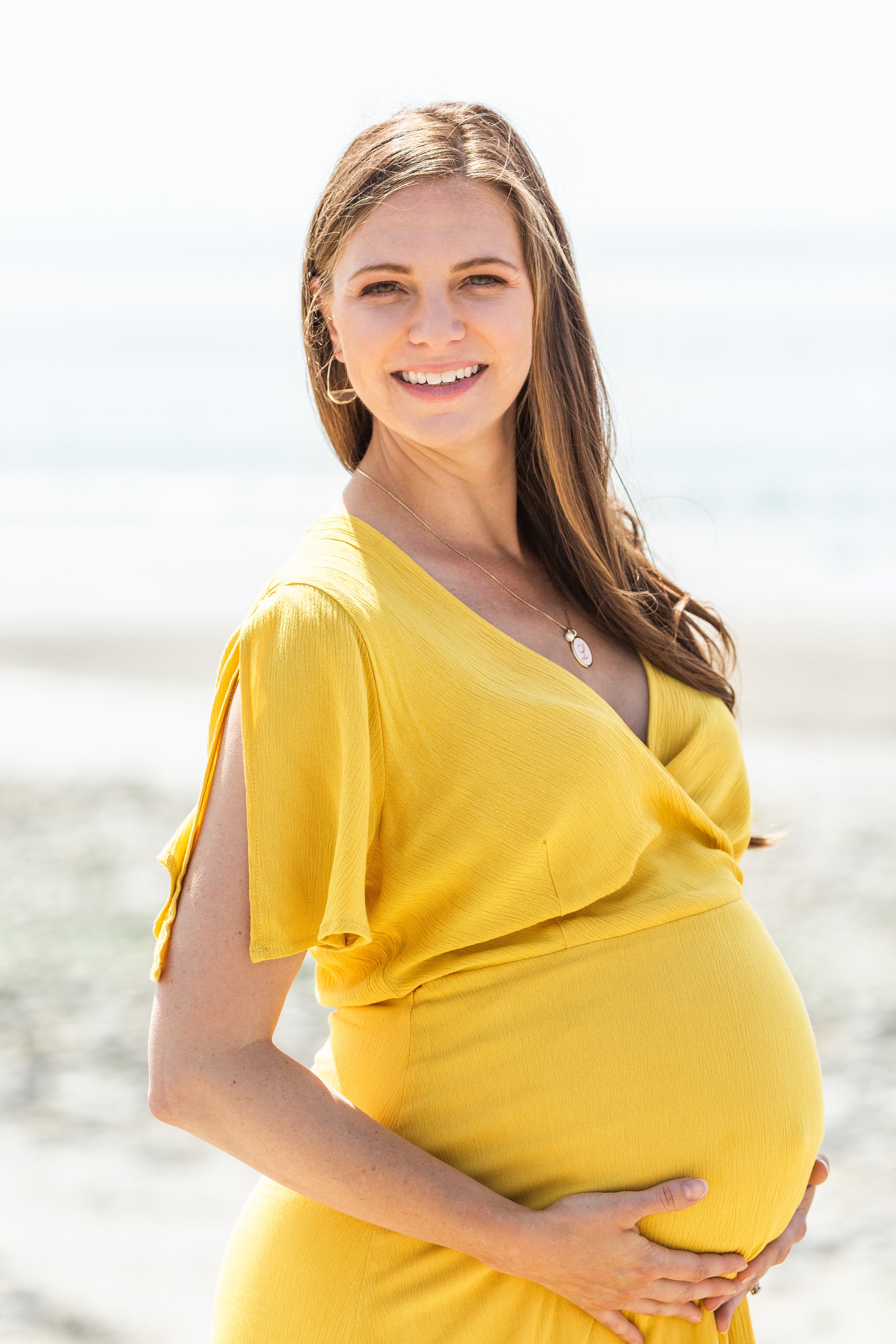 Maternity-Photography-Beach-Portraits-Janelle-Elaine-Photography-Seattle-WA-1.jpg
