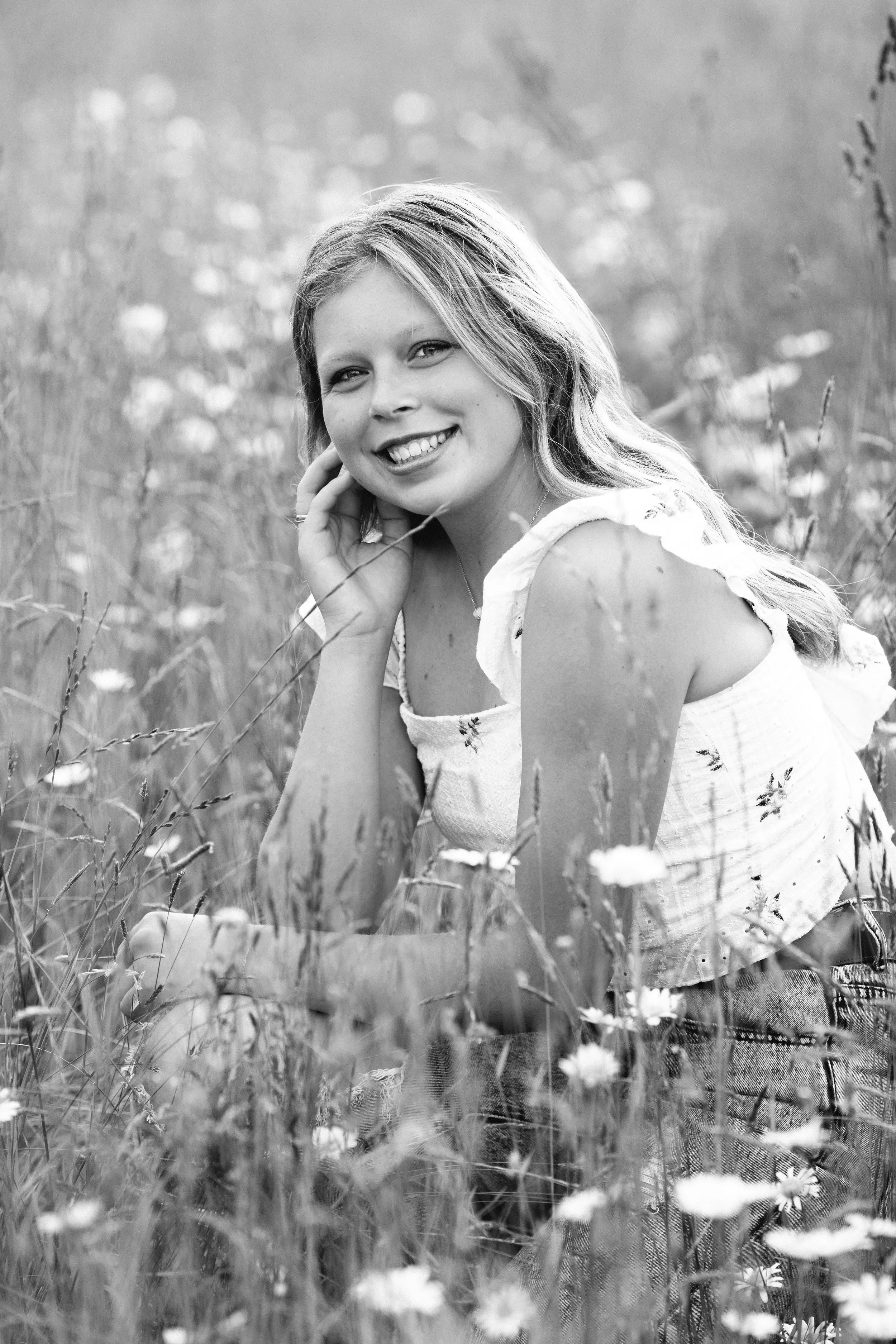 2N6A3077_Callie_SeniorPortraits_623258-48-04 PM_0032.jpg