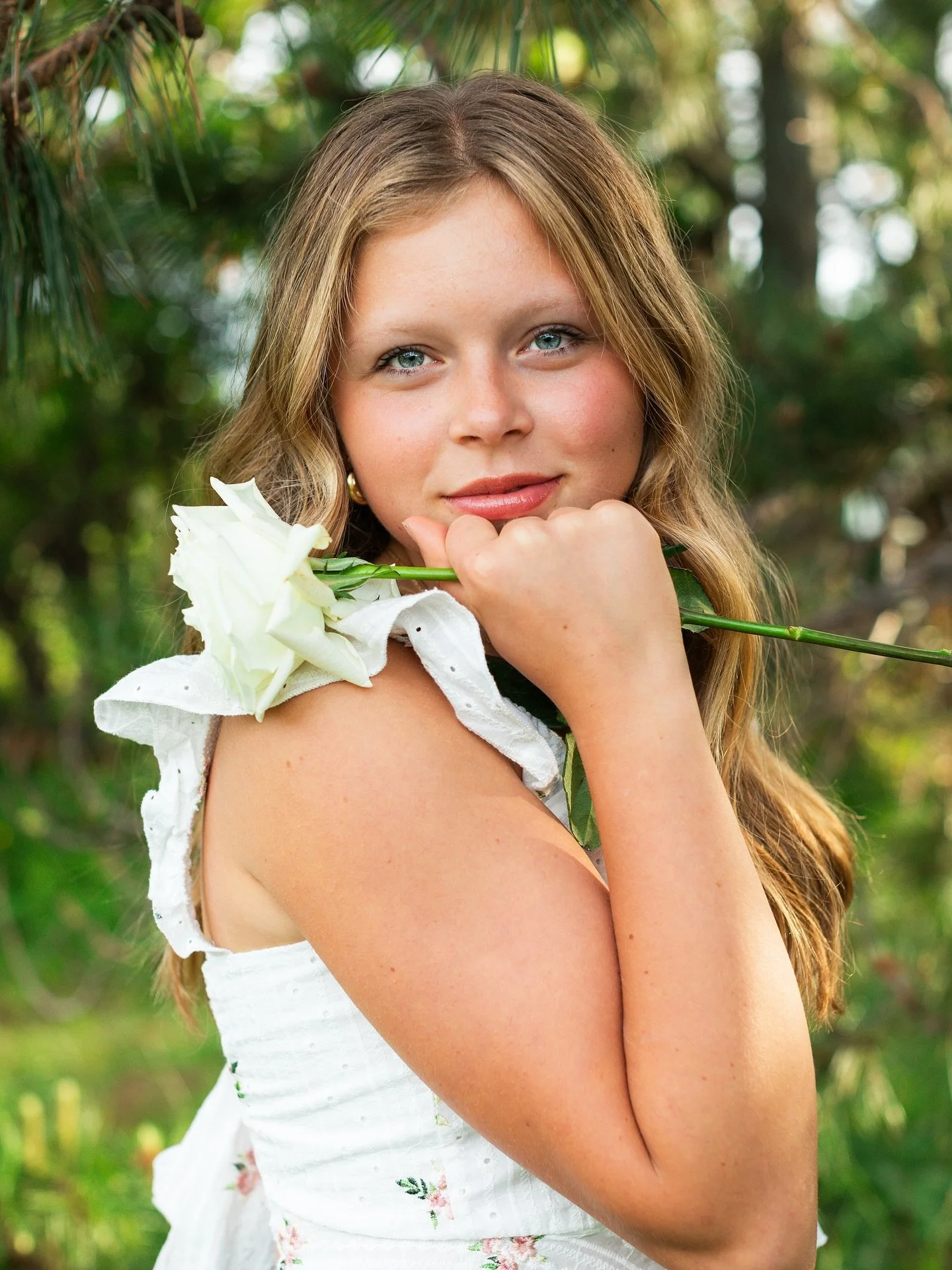 I must have told her at least a hundred times during the session, &ldquo;Ohmygosh, your eyes are just popping right now!&rdquo; Because this is exactly what I was seeing. Deep blues that draw you in and leave you in awe of their beauty and depth. 😍
