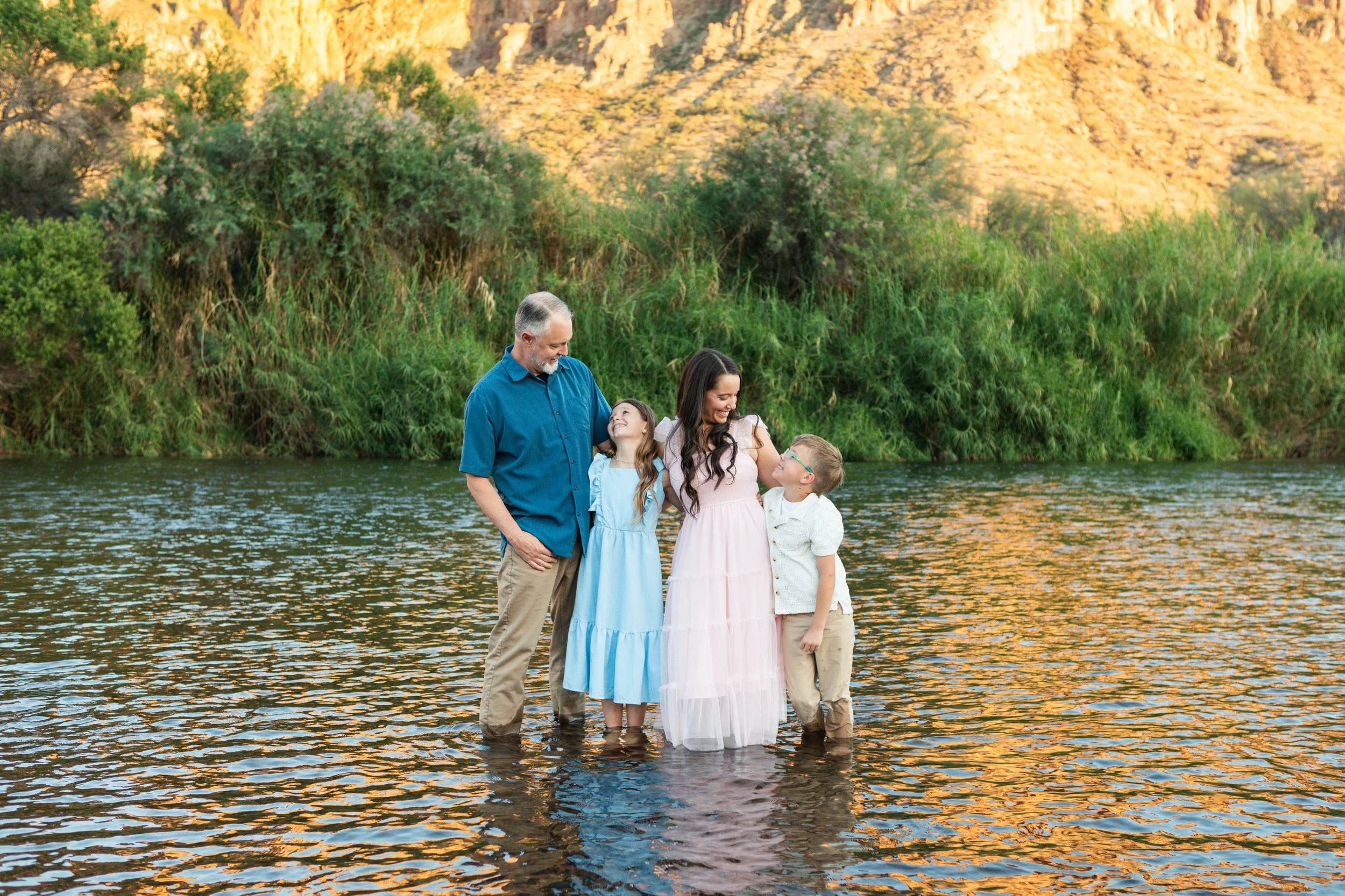 2N6A6061_ThompsenFamily2026_SaltRiverPortraits_572610-11-34.640 PM_0098.jpg