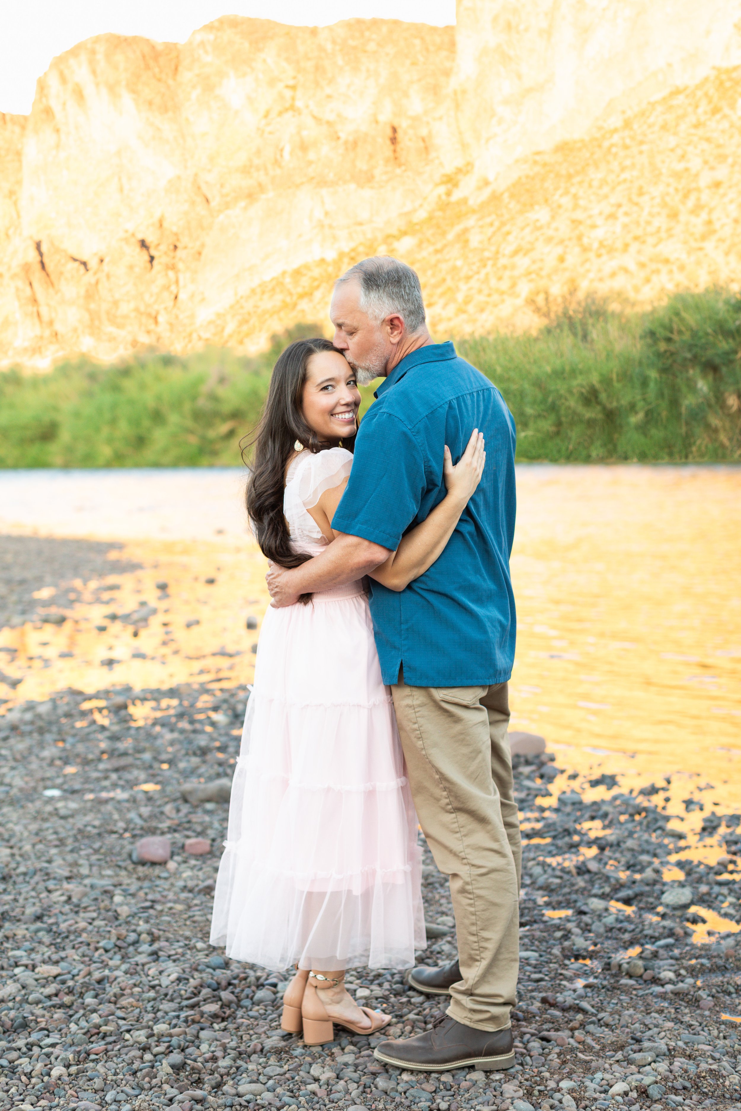 2N6A6038_ThompsenFamily2026_SaltRiverPortraits_572610-06-48.530 PM_0090.jpg
