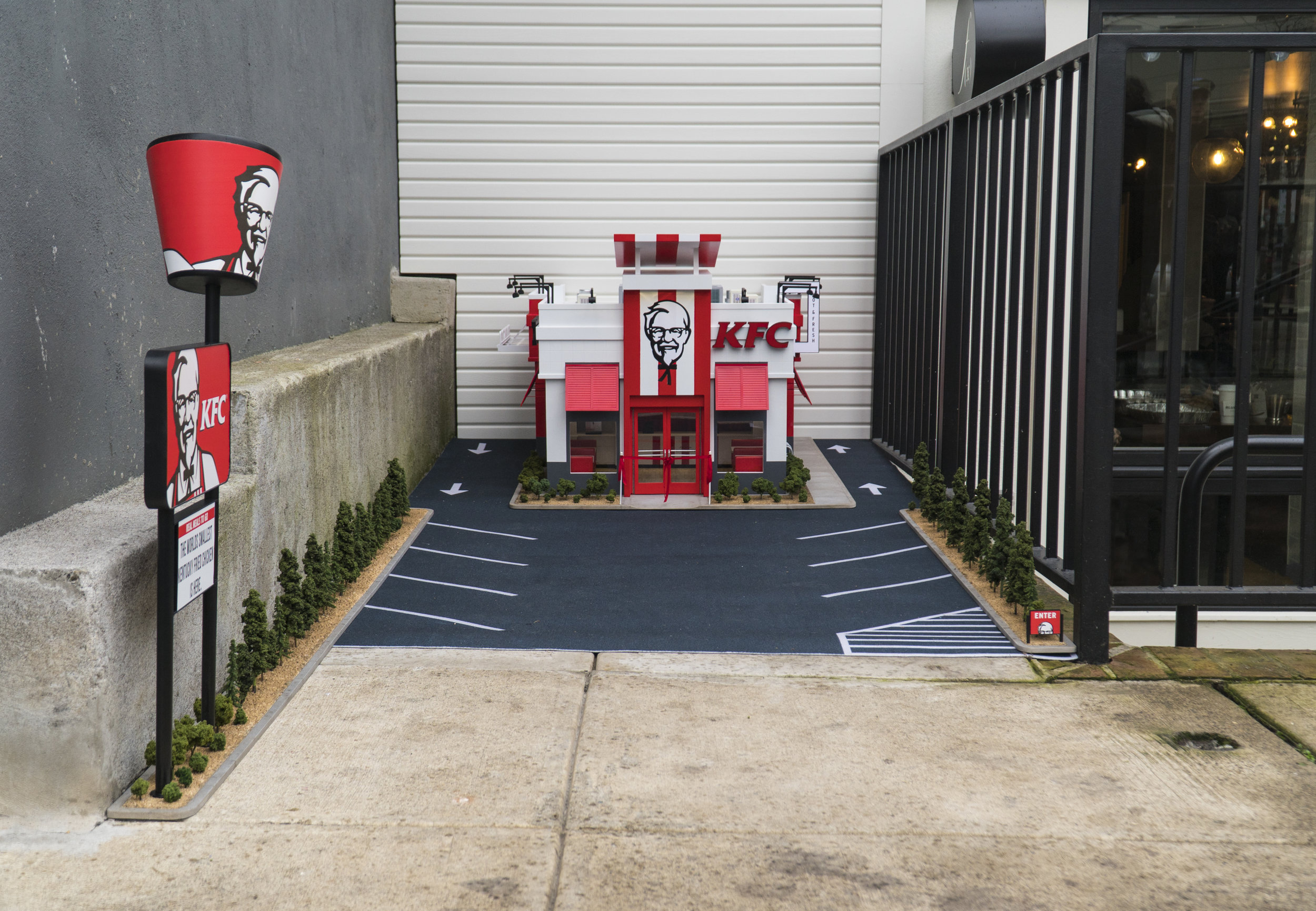 FullKFC_parkinglot.jpg