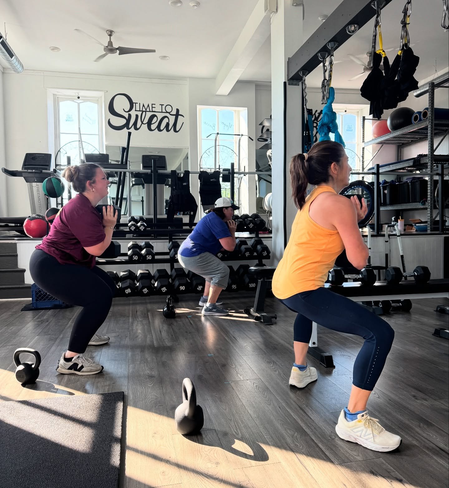 Strong legs take you places 🛞

#legs #workout #fullbodyworkout #squats #buckscounty #personaltraining #fitness classes #strengthtraining