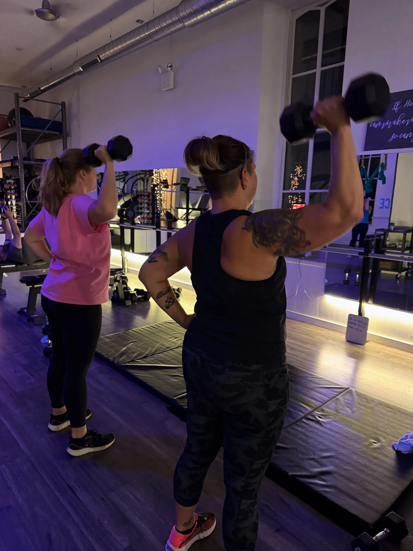 Back to the heavy lifting 😈 

#shoulderpress #shoulderworkout #fitness #lowimpact #workout #buckscounty #personaltraining #womenwholift