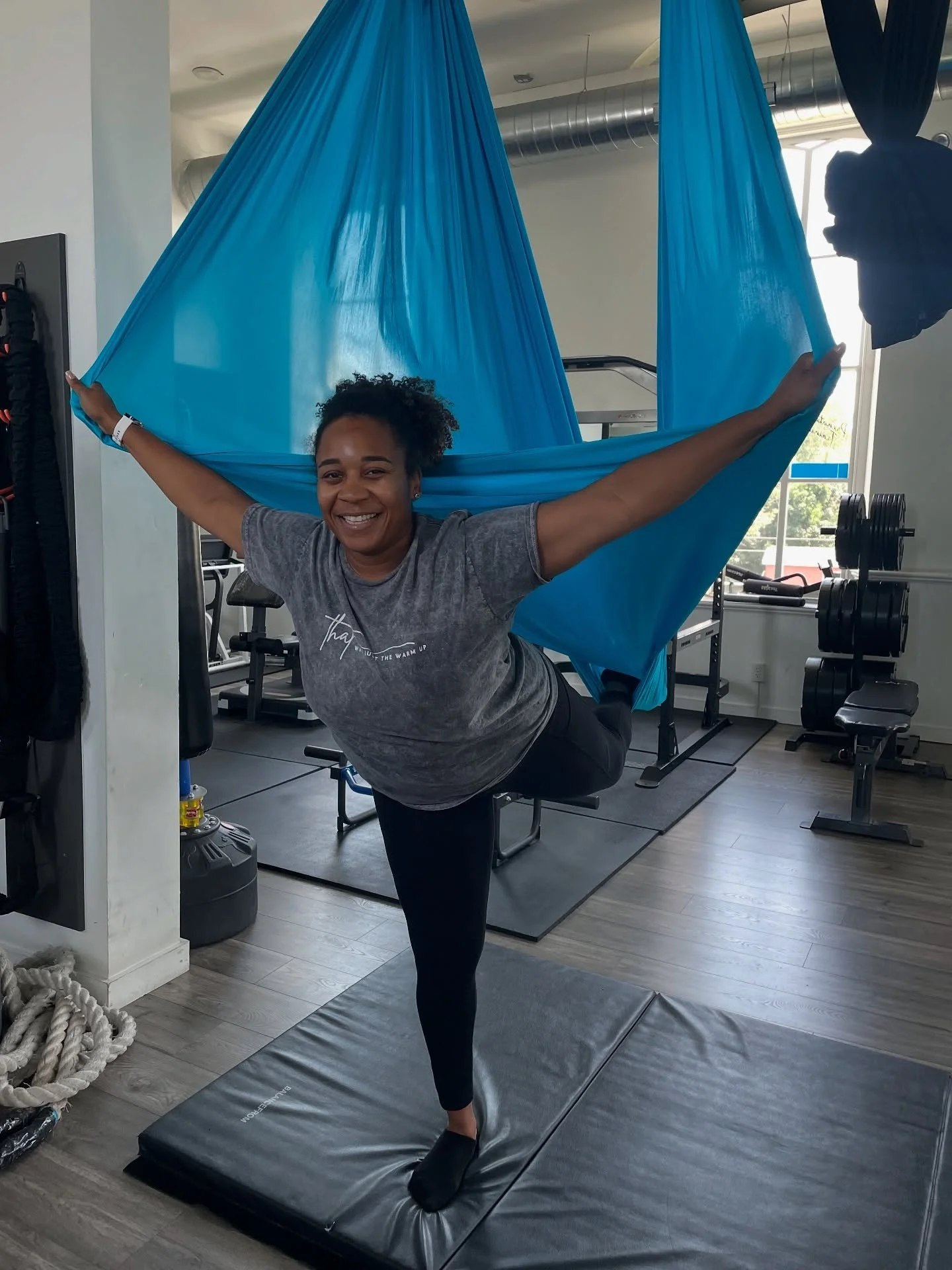 It looks fun but also aerial👇🏼💕

➡️Promotes relaxation by decompressing the spine and nervous system.
➡️Builds confidence through trying new, challenging movements.
➡️Boosts mood by combining movement, play, and creativity.
➡️Strengthens upper bod