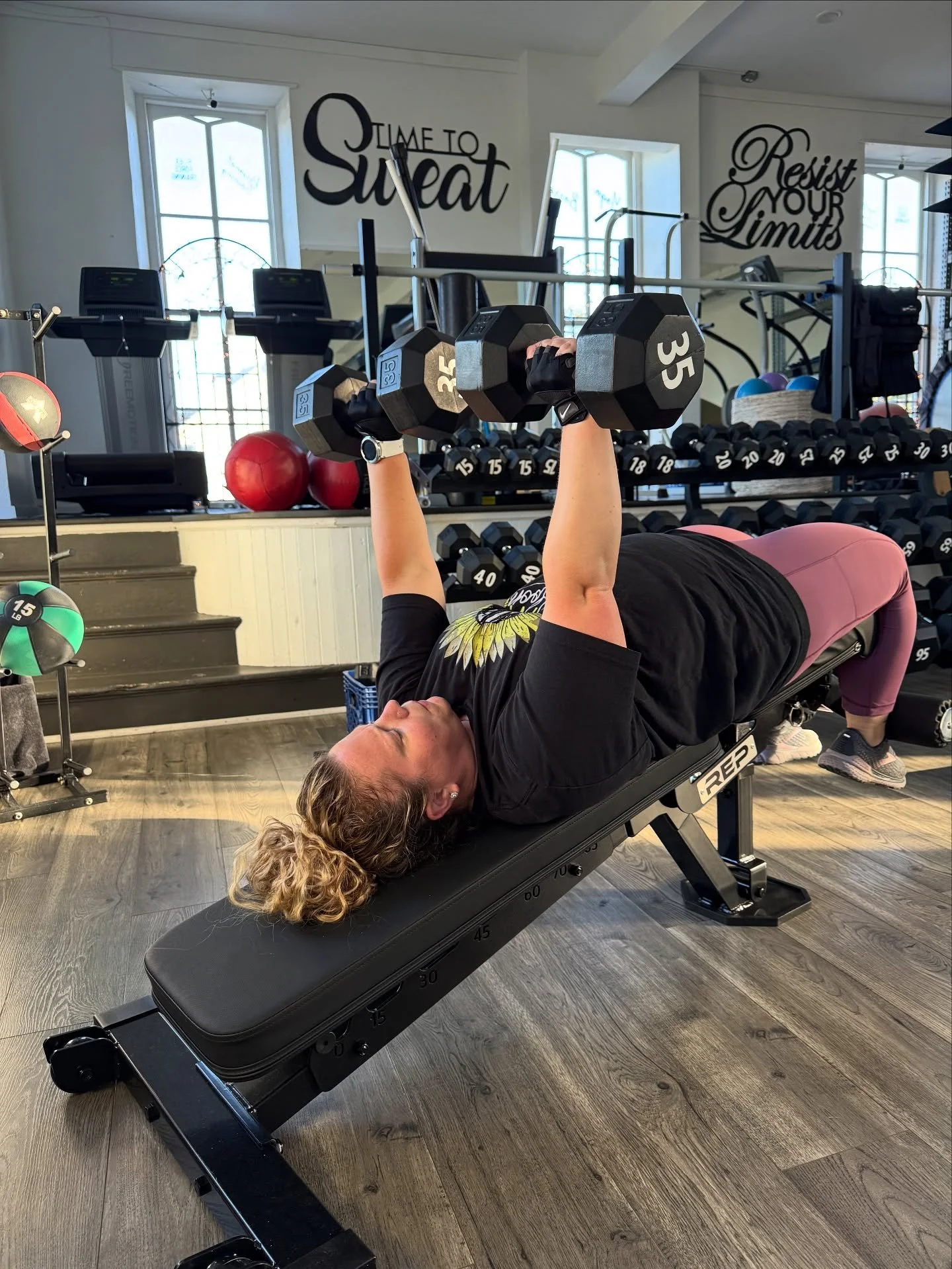 Getting those declines 🤘🏼

#smallgroup #workout #personaltraining #buckscounty #lgbtqbusiness #smallbusiness