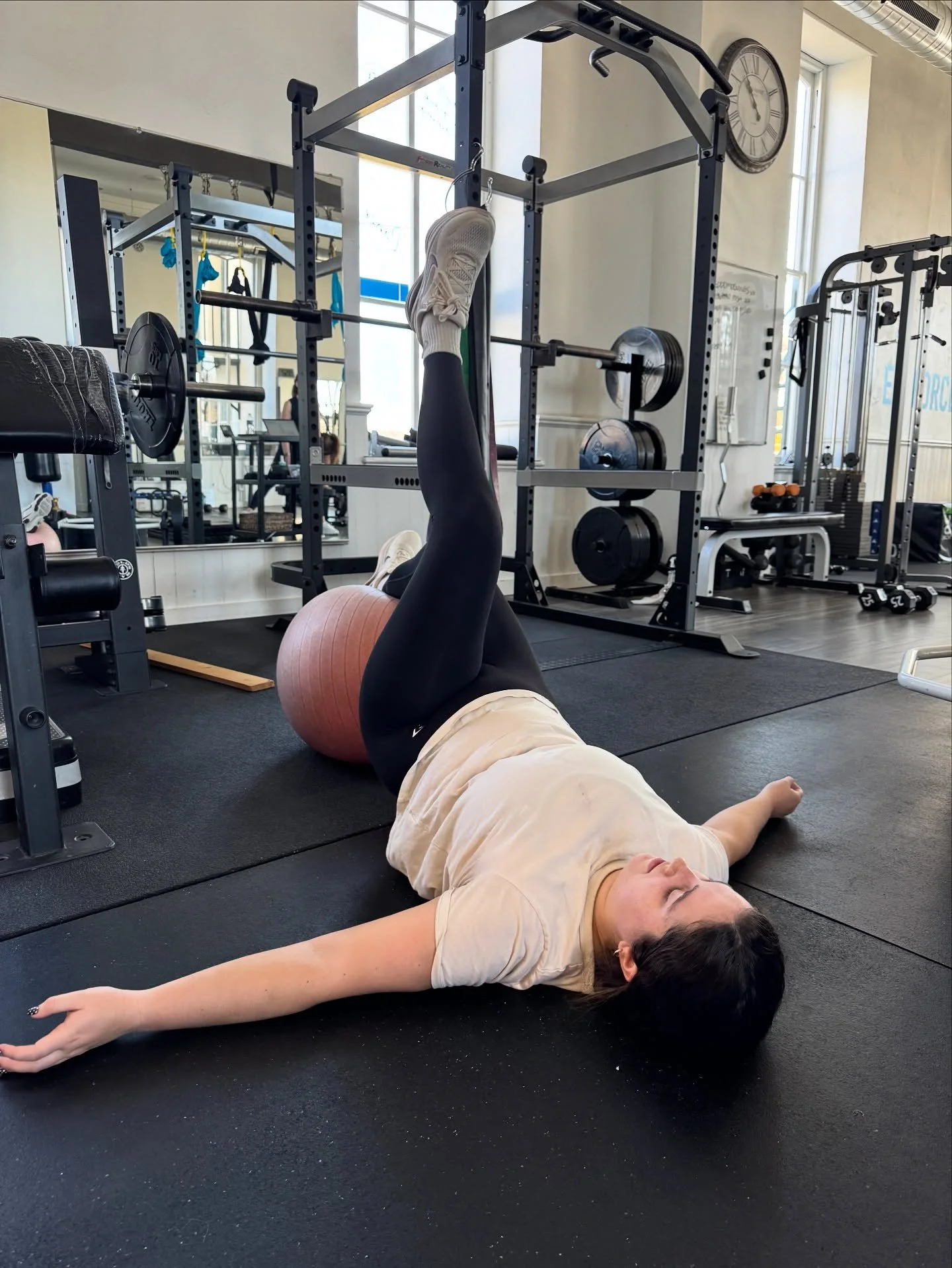 Maddie hitting those SL bridges stability ball style 💪🏼