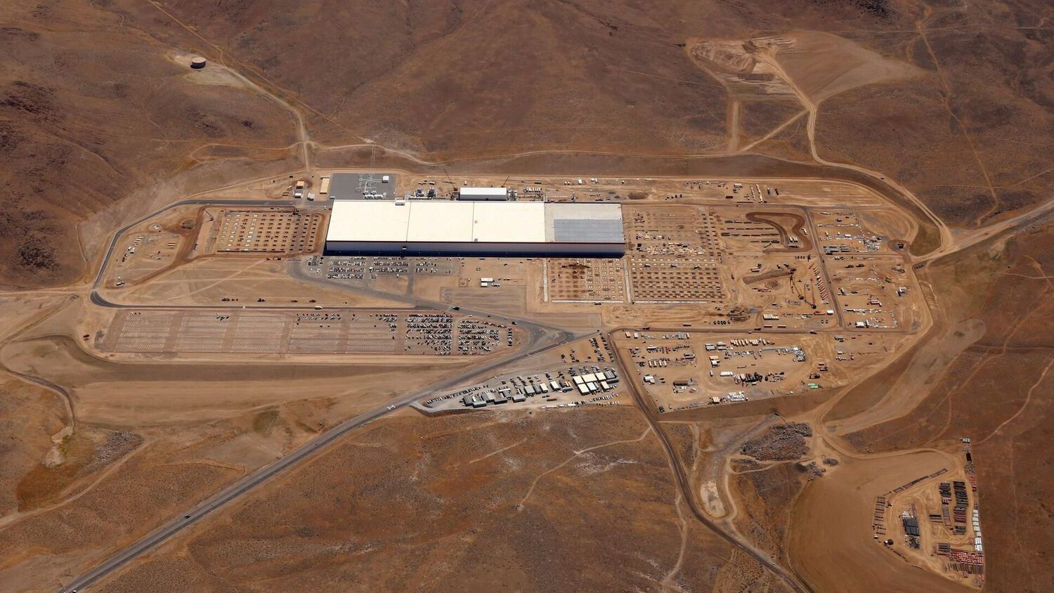 Photo of construction on the Gigafactory courtesy of Quartz.com.