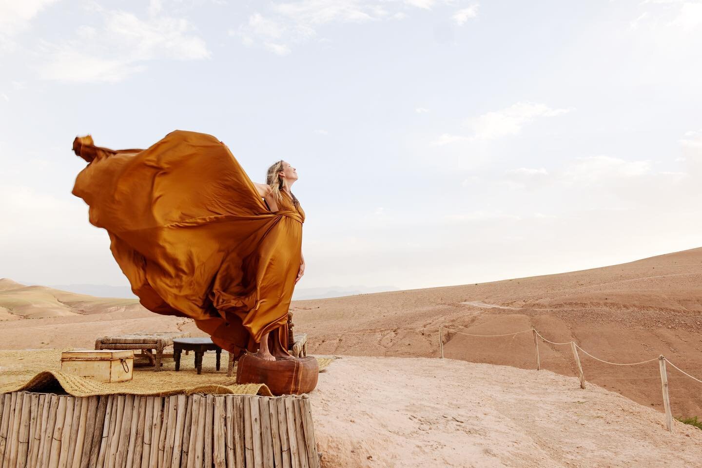 fly.
you beautiful one @deb_schaefer_ 
from our time in the agafay, finding wonder marrakech, 23. love you women so much. 
🦋 

#finding_wonder #artfulstorytelling #womensretreats #womenphotographers #womenwhotravel #findingwonderretreats #nearfarfor