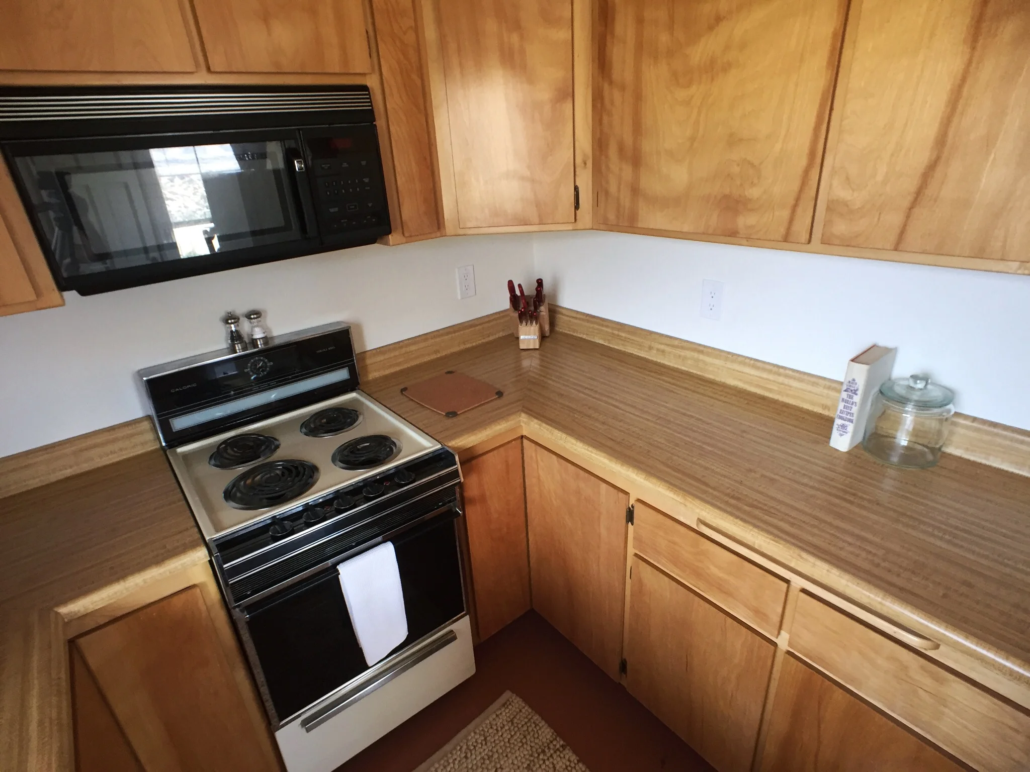 Los-Vientos-Hideaway-Kitche Back Wall.jpg